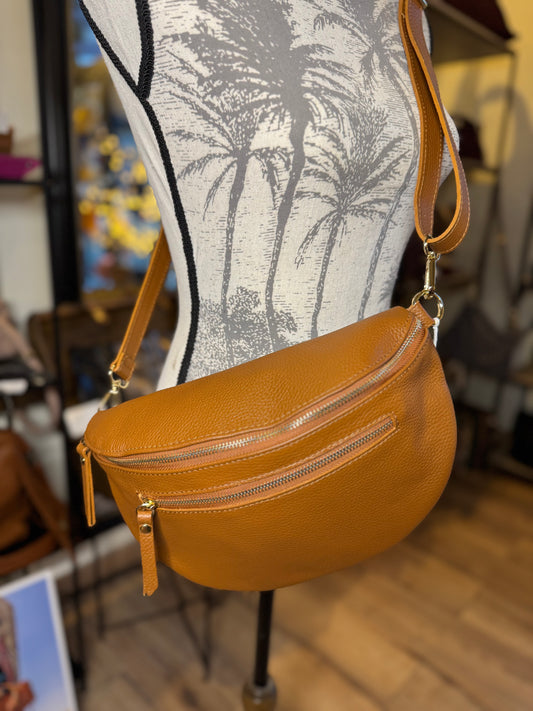 Banane grand modèle en cuir grainé coloris camel