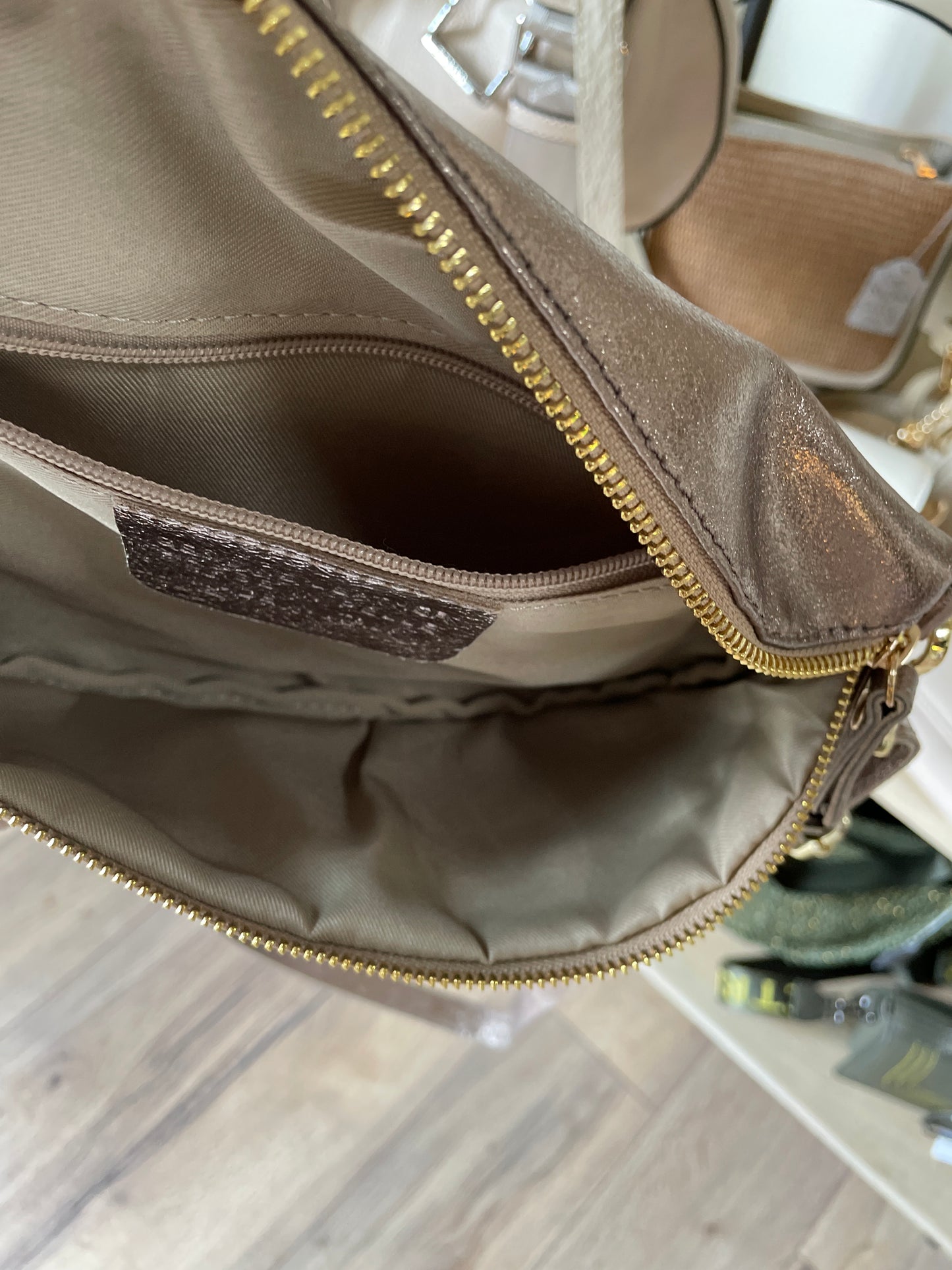 Banane SACHA en cuir irisé bronze