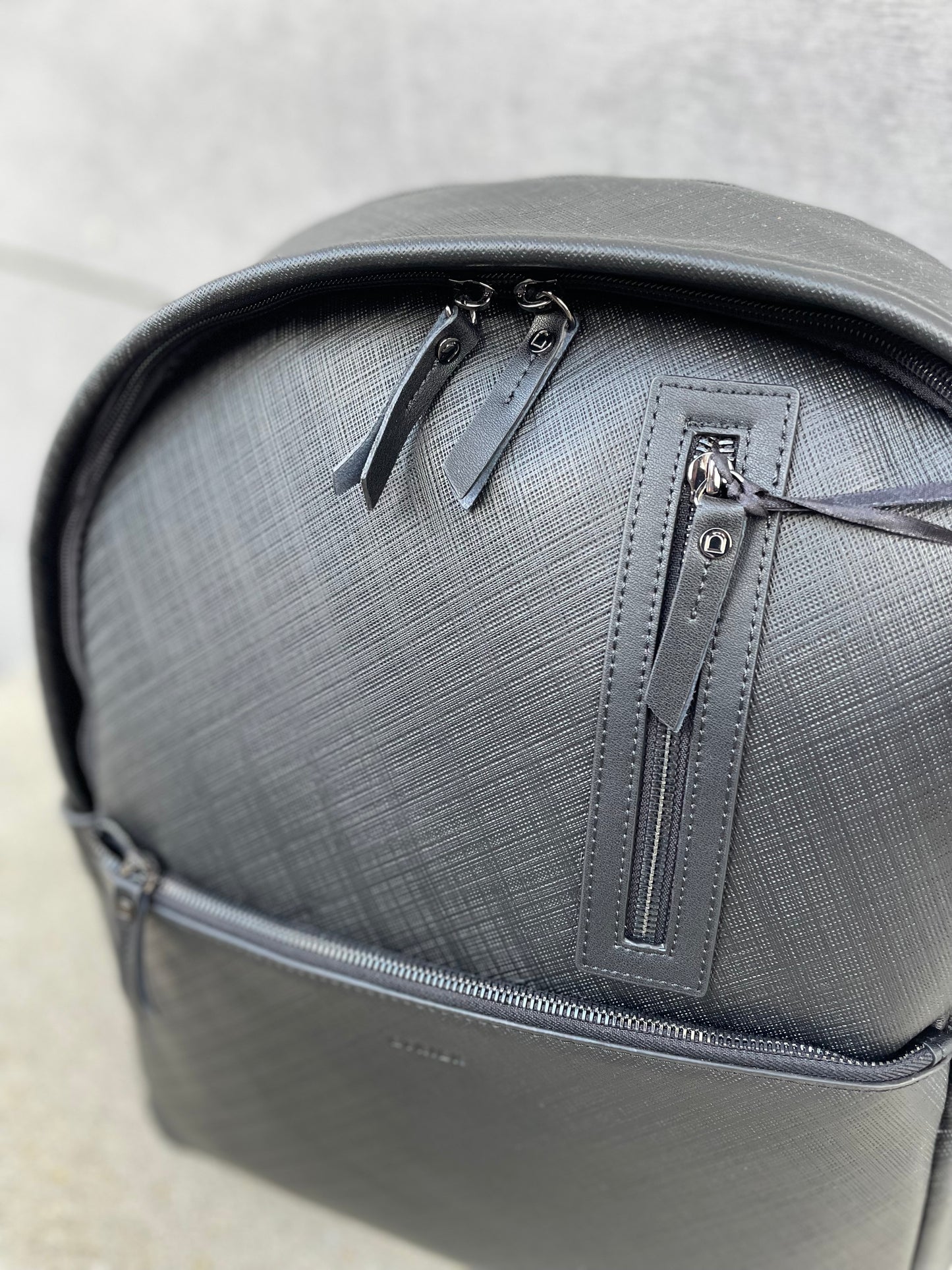Sac à dos business en cuir Ligne Flèche 2 compartiments + PC 15’´- ETRIER