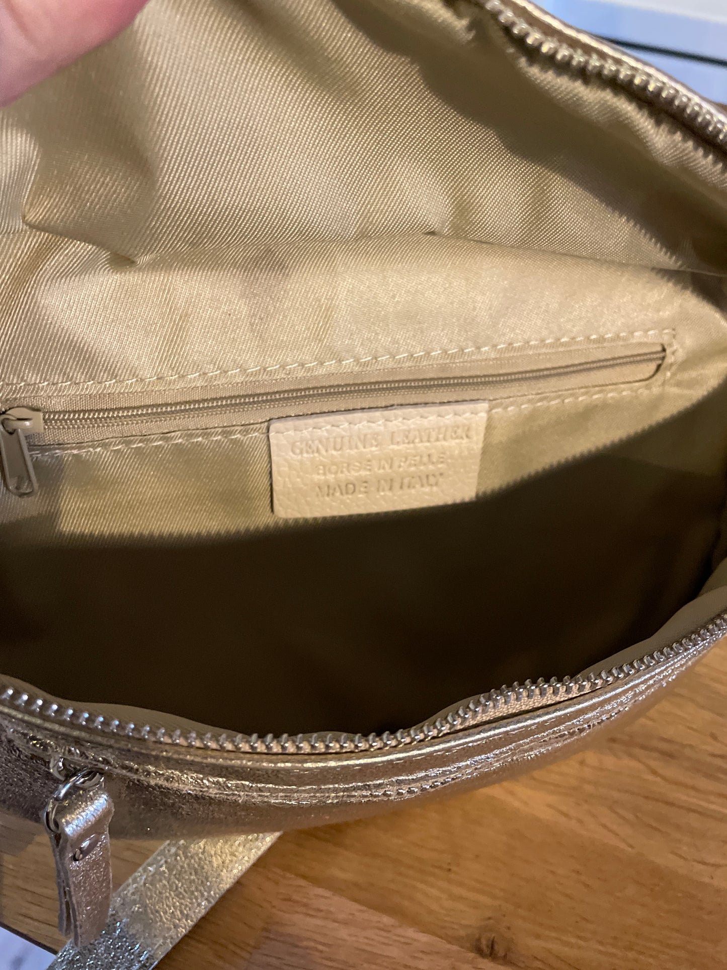 Banane xl en cuir irisé Or