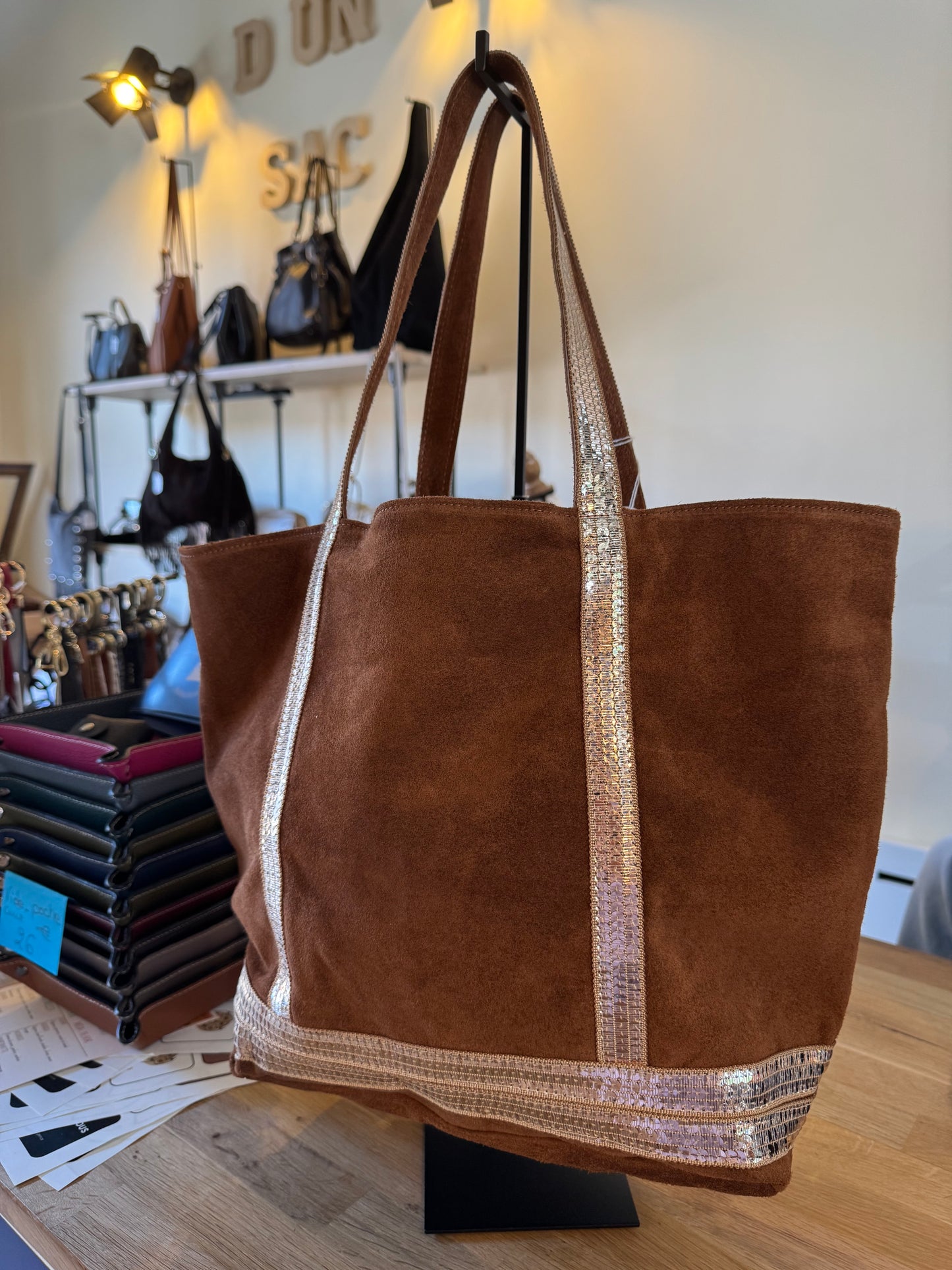 Sac cabas Lila en cuir suédé et strass (coloris cognac)