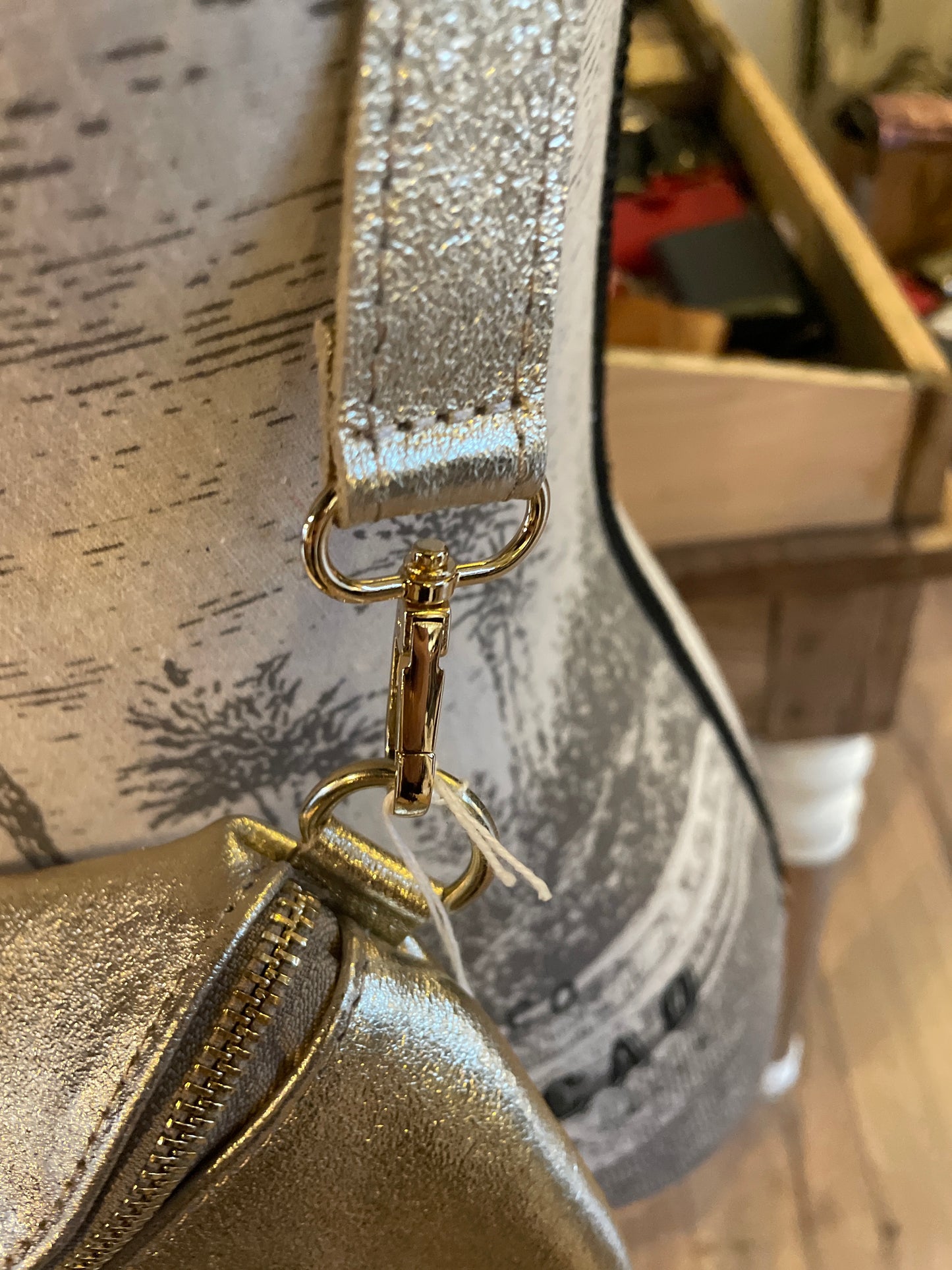 Banane xl en cuir irisé Or