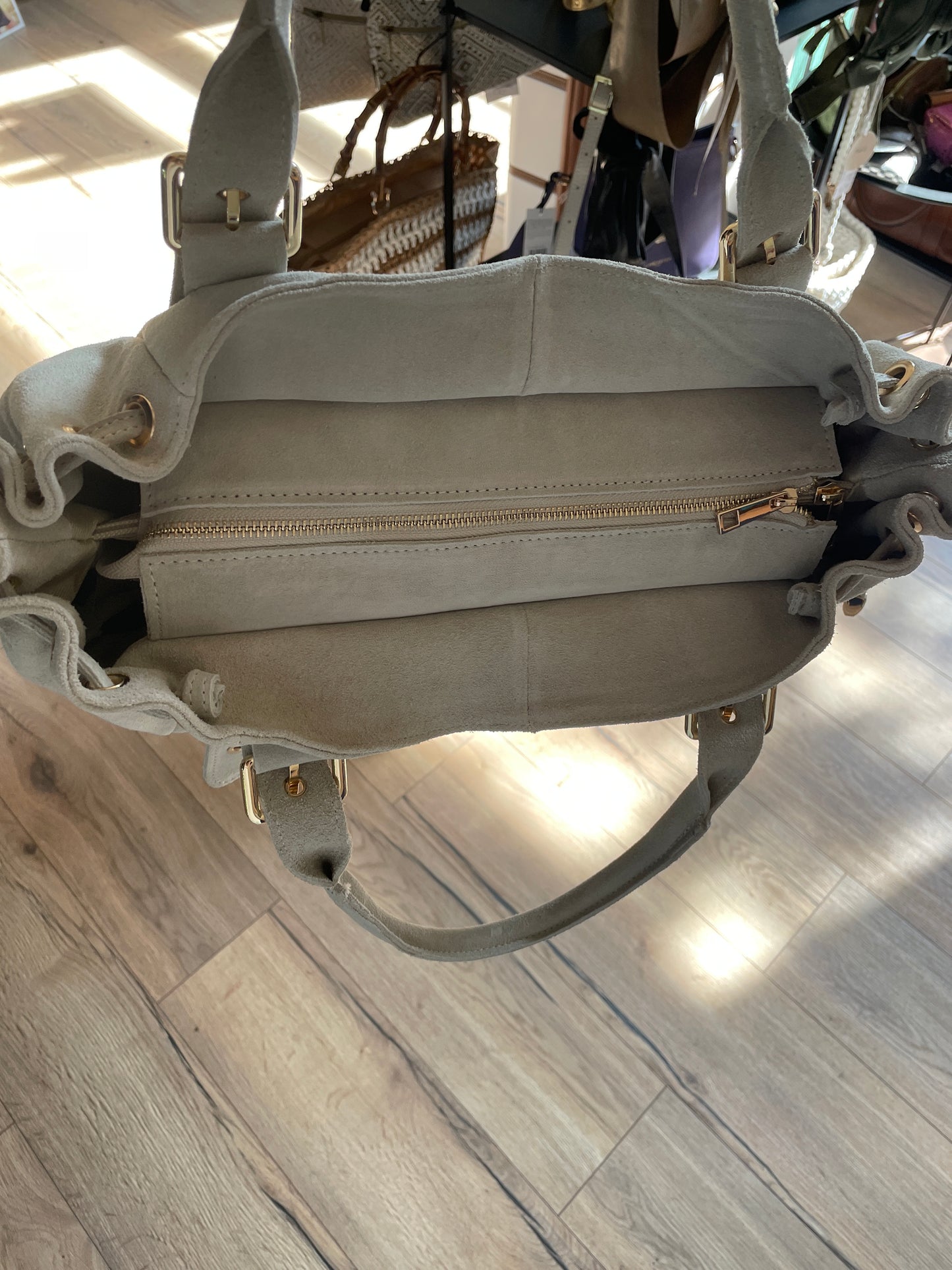 Sac Carla en cuir suédé ( beige très clair)