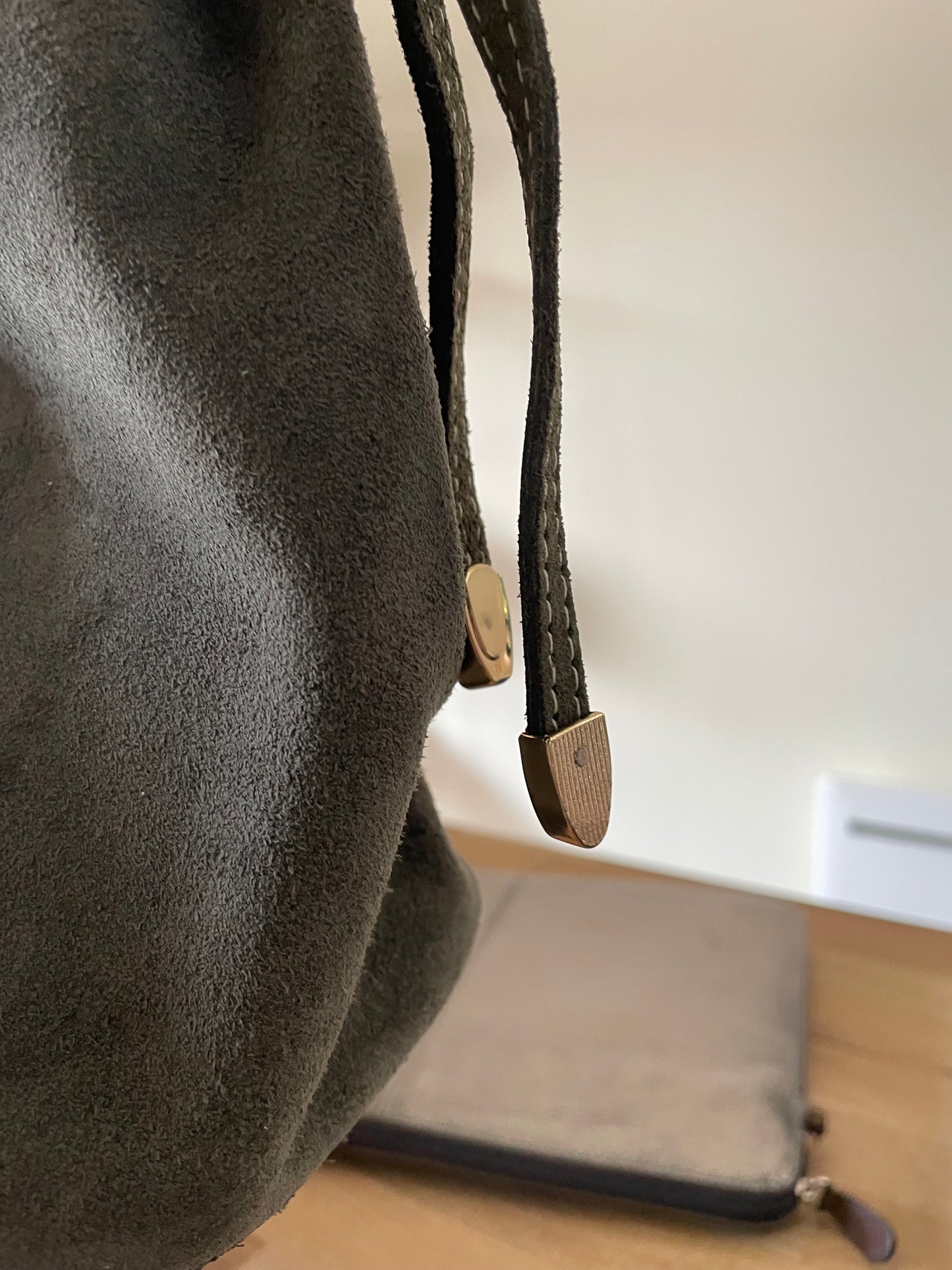 Sac Carla en cuir suédé (coloris kaki)