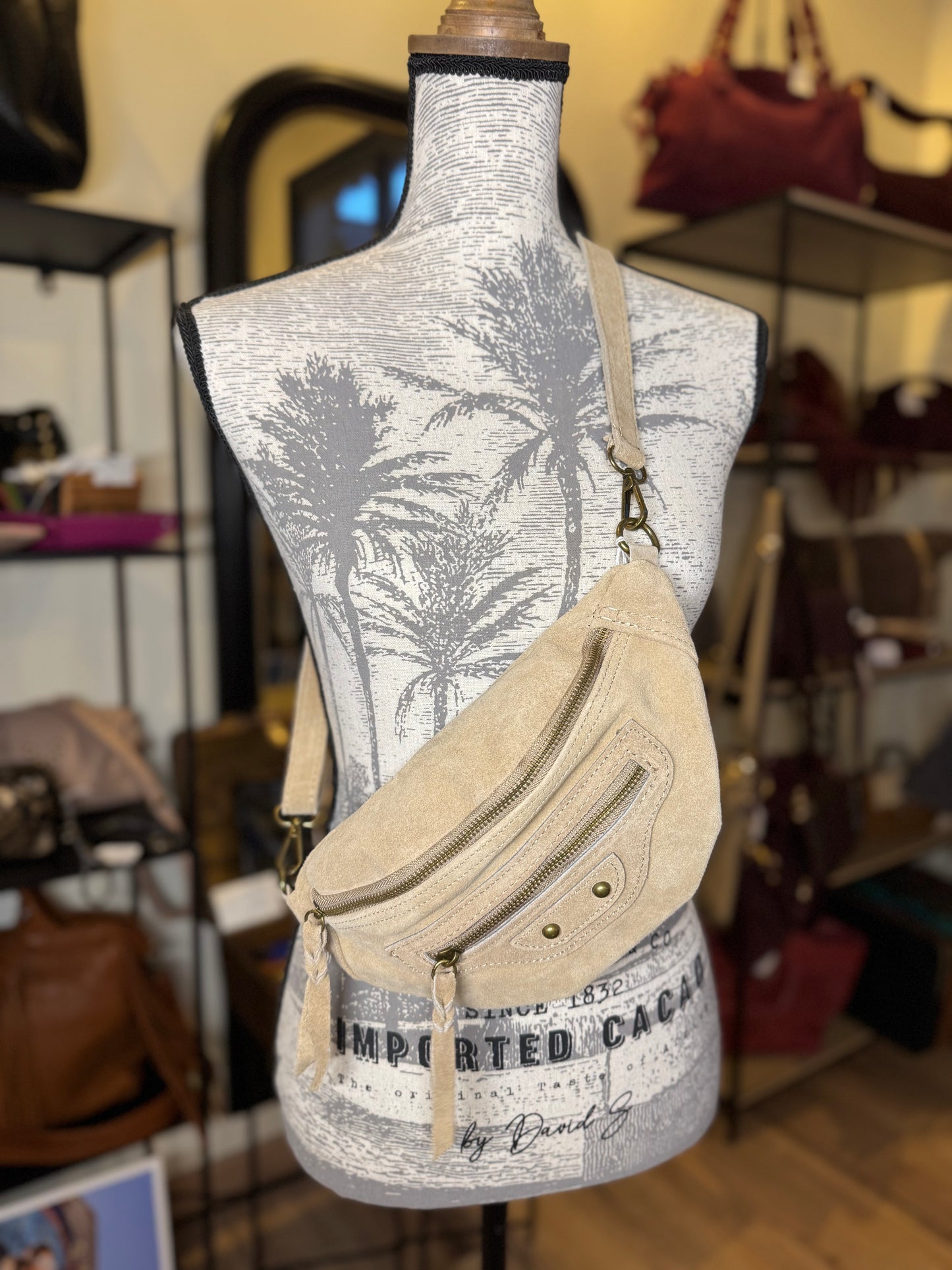 Banane Alda en daim coloris beige