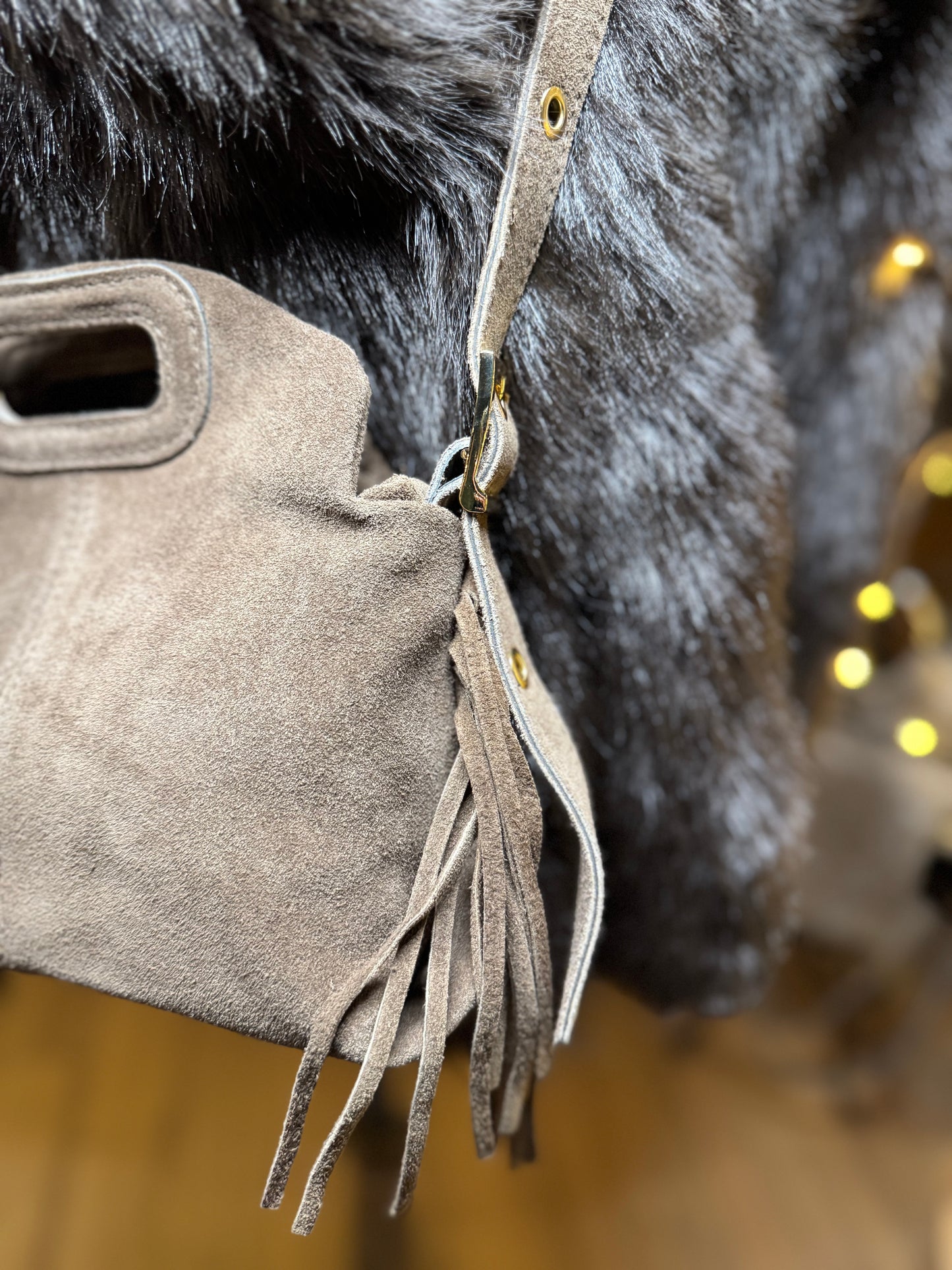 Sac Manon en daim et franges coloris taupe