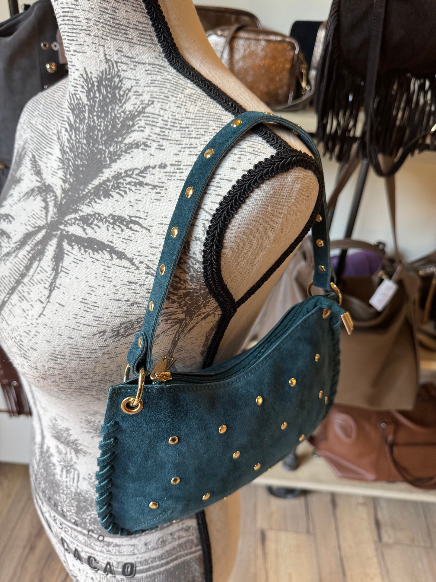 Sac format pochette Claire en daim et rivets (coloris bleu\vert)