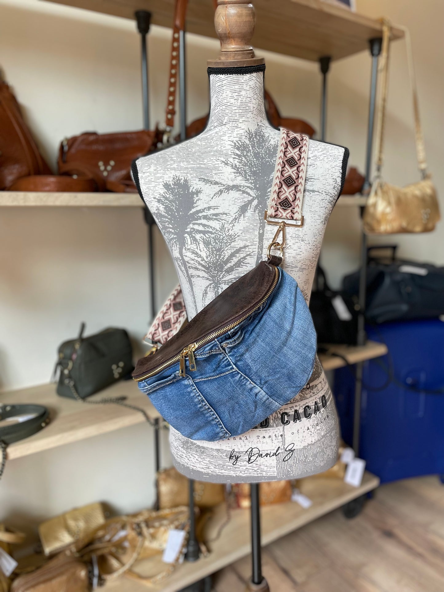 Banane XL en jean et cuir (Romane)