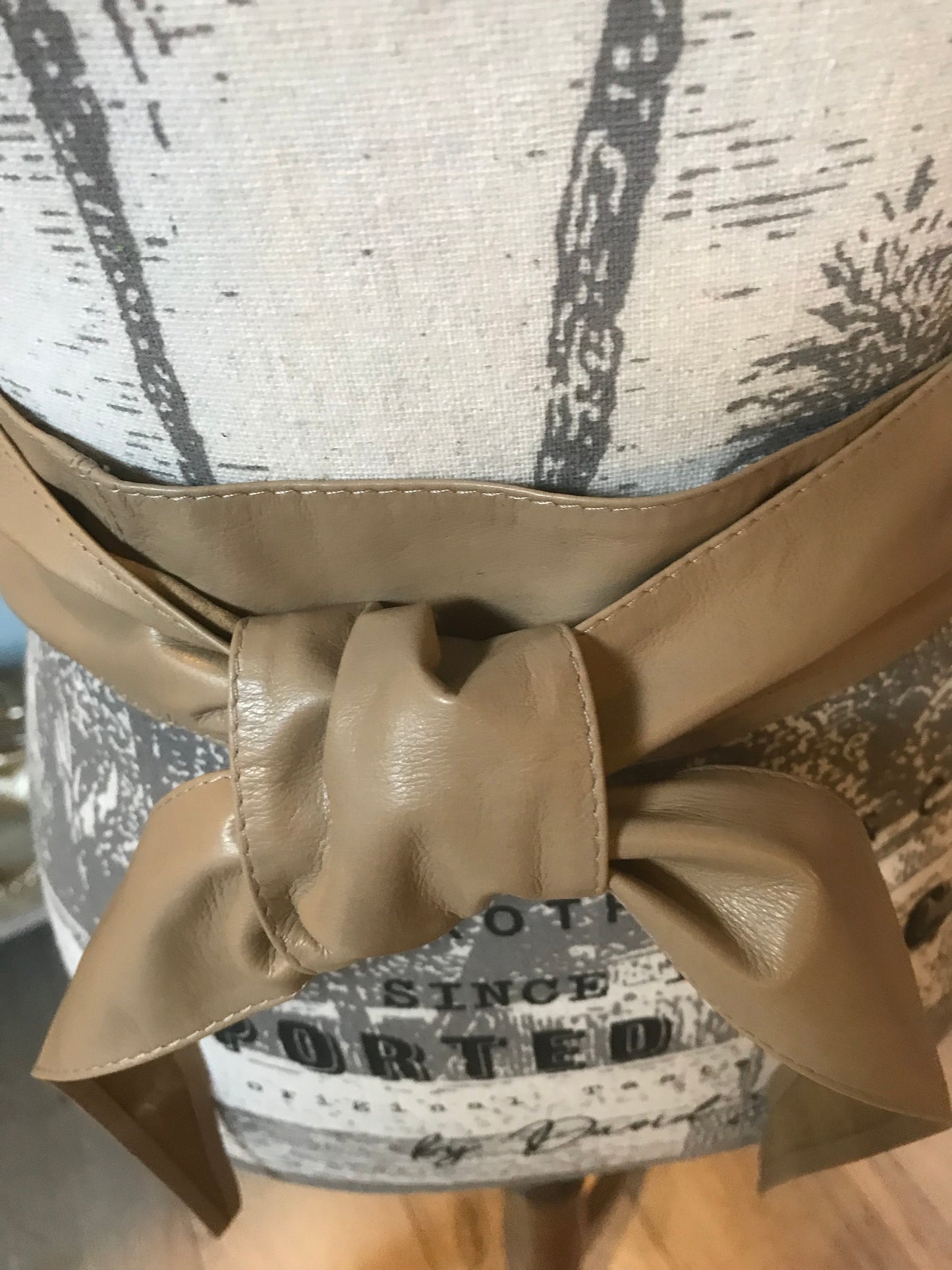 Ceinture en cuir beige à nouer