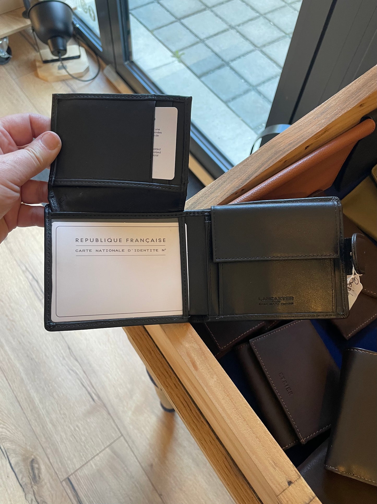 Petit portefeuille /porte monnaie en cuir lisse noir - Lancaster