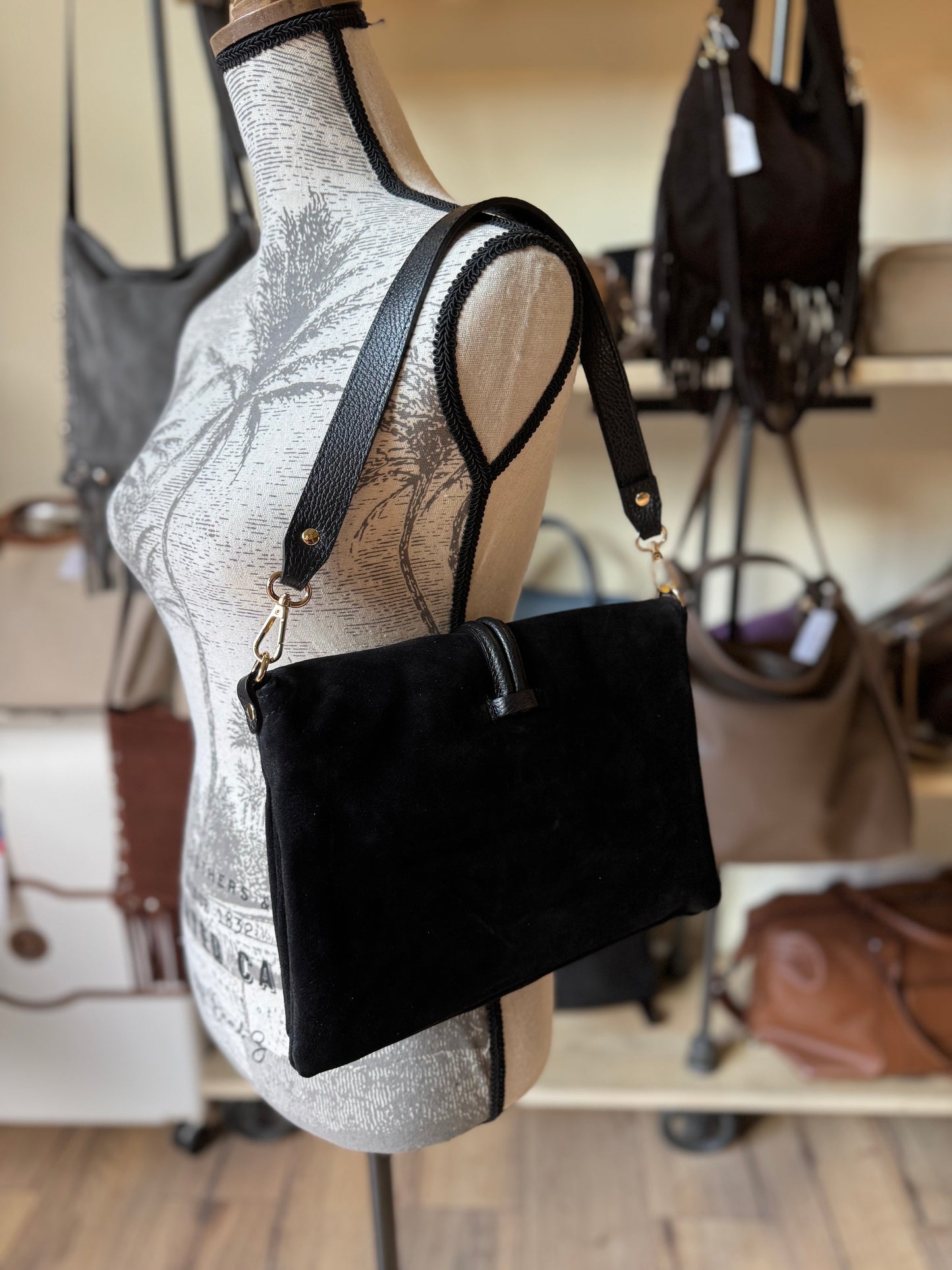 Sac Pochette Nattacha en daim noir
