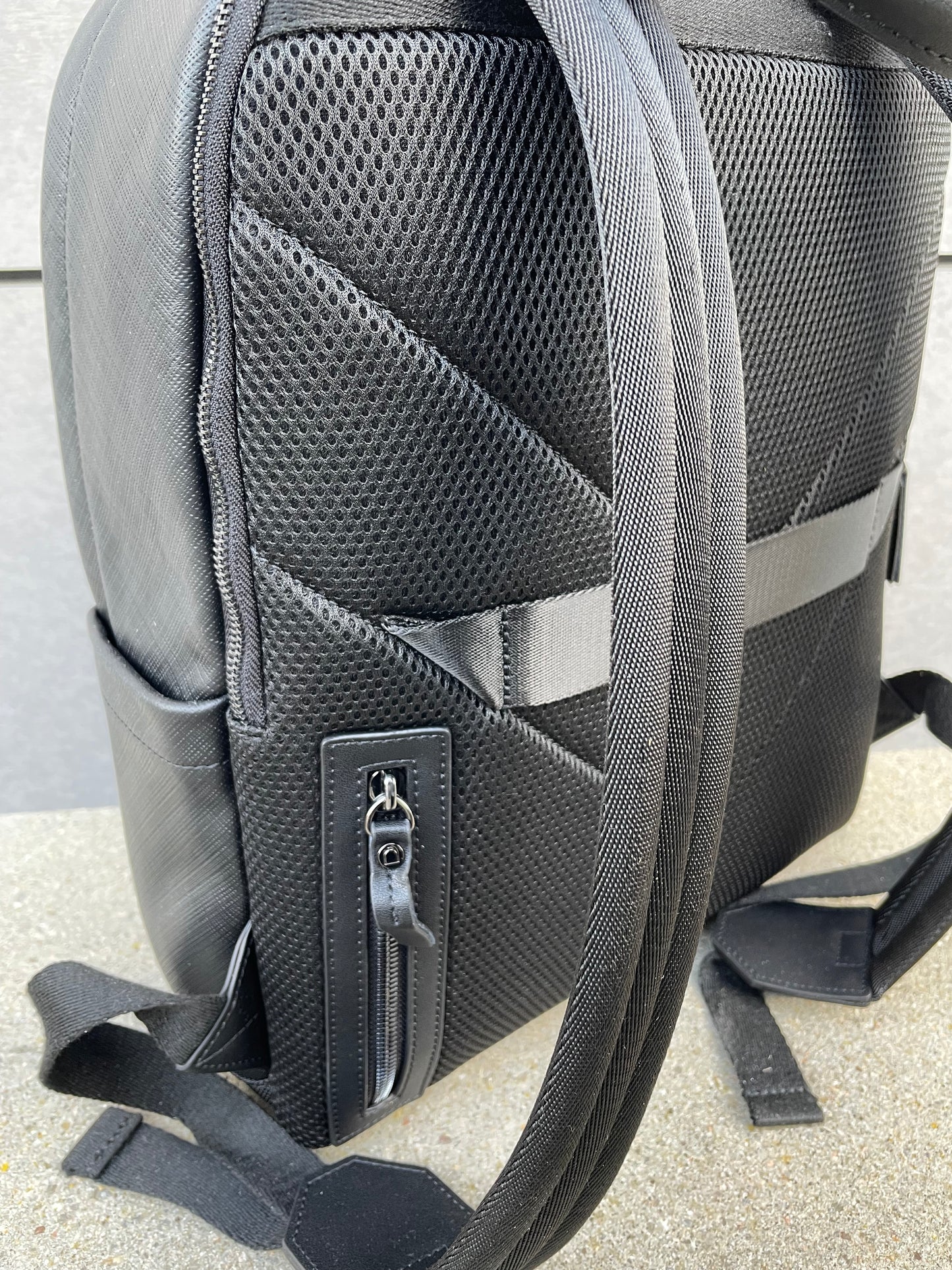 Sac à dos business en cuir Ligne Flèche 2 compartiments + PC 15’´- ETRIER
