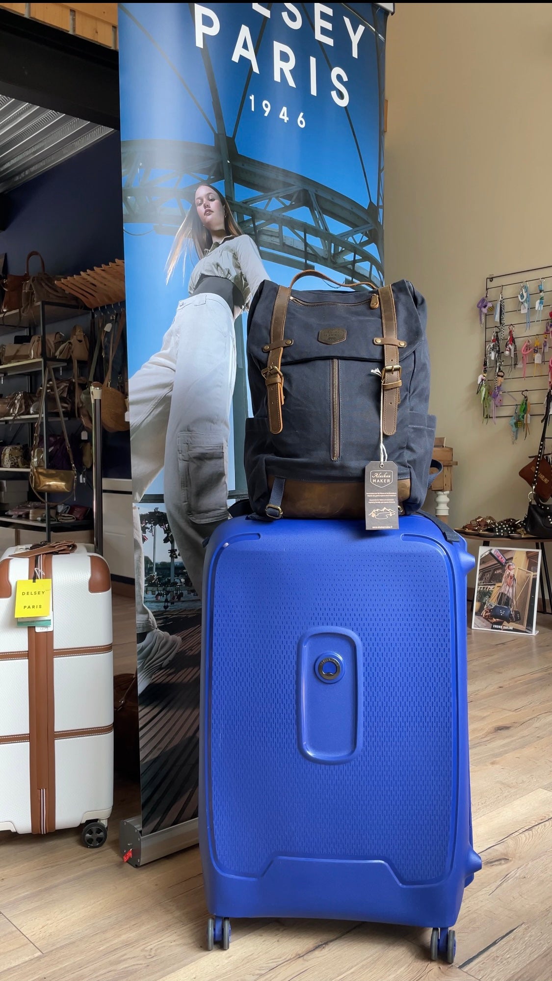 Valise Moncey - Delsey 76 cm - coloris bleu - disponible en boutique