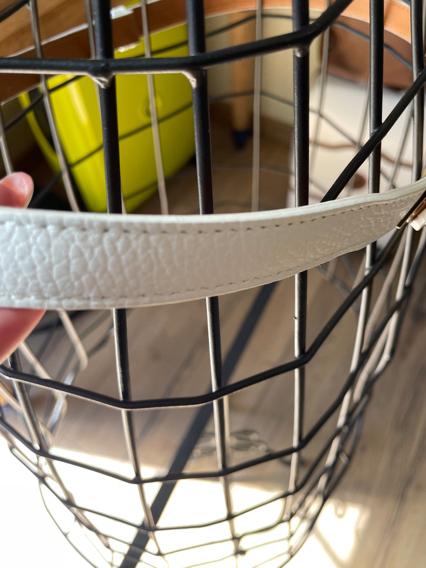 Fine ceinture Hanna en cuir grainé blanc