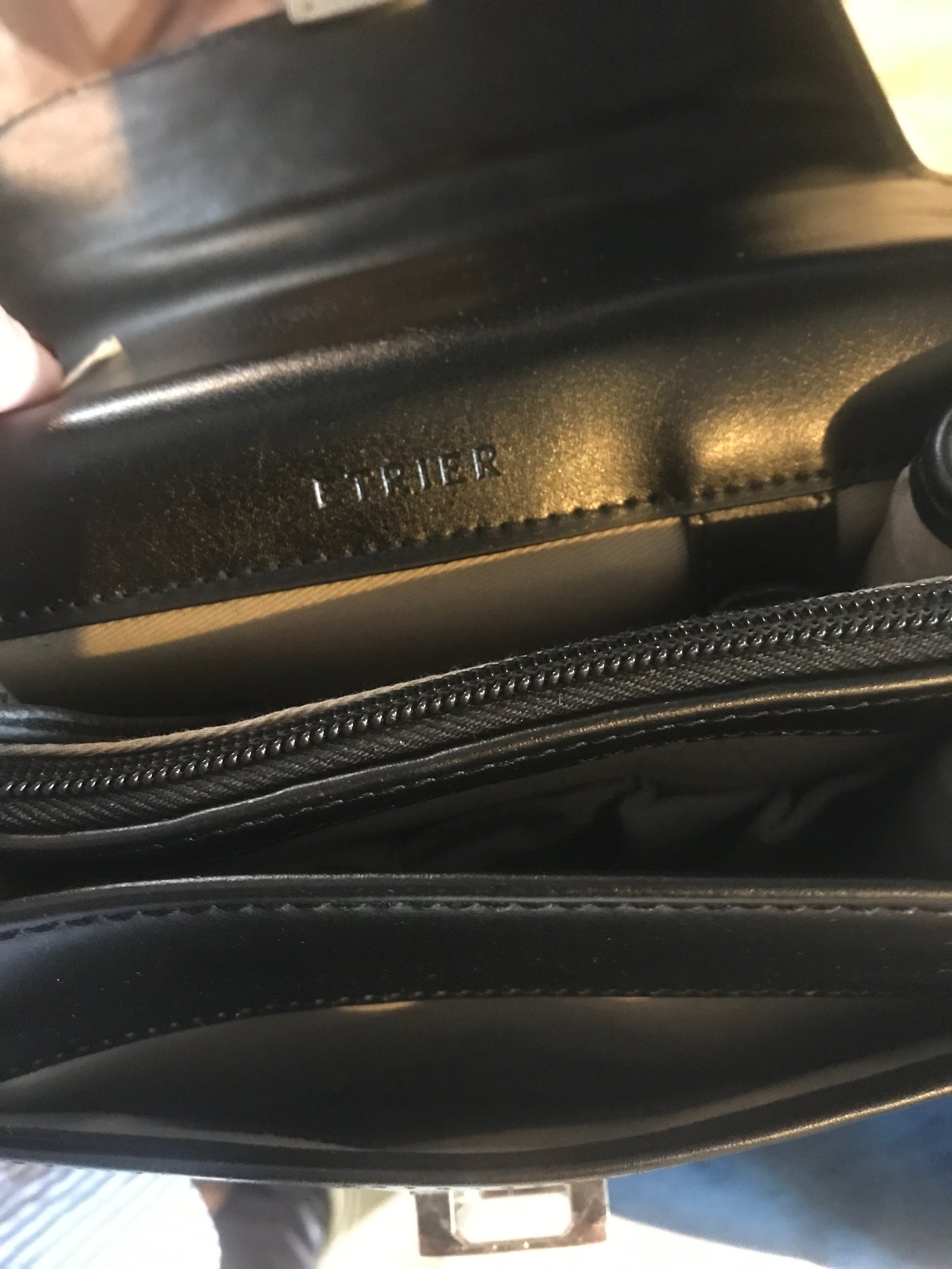 Sac bandoulière en cuir au look vintage ligne CROSTA coloris noir - Étrier