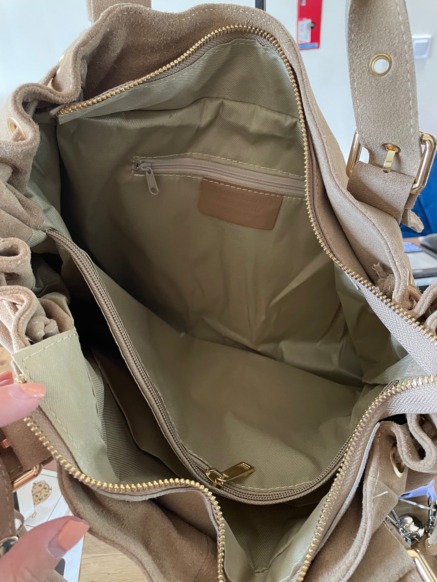 Sac Carla en cuir suédé (coloris taupe)