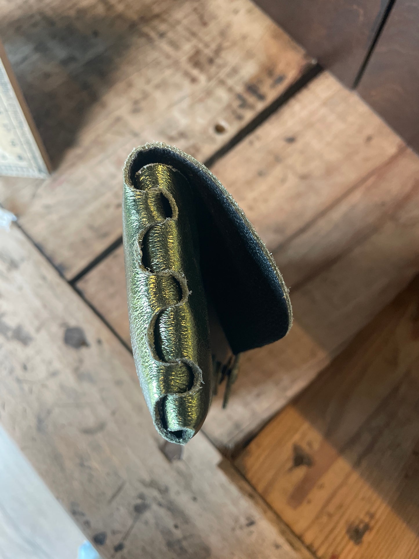 Étui à lunettes en cuir vert kaki irisé