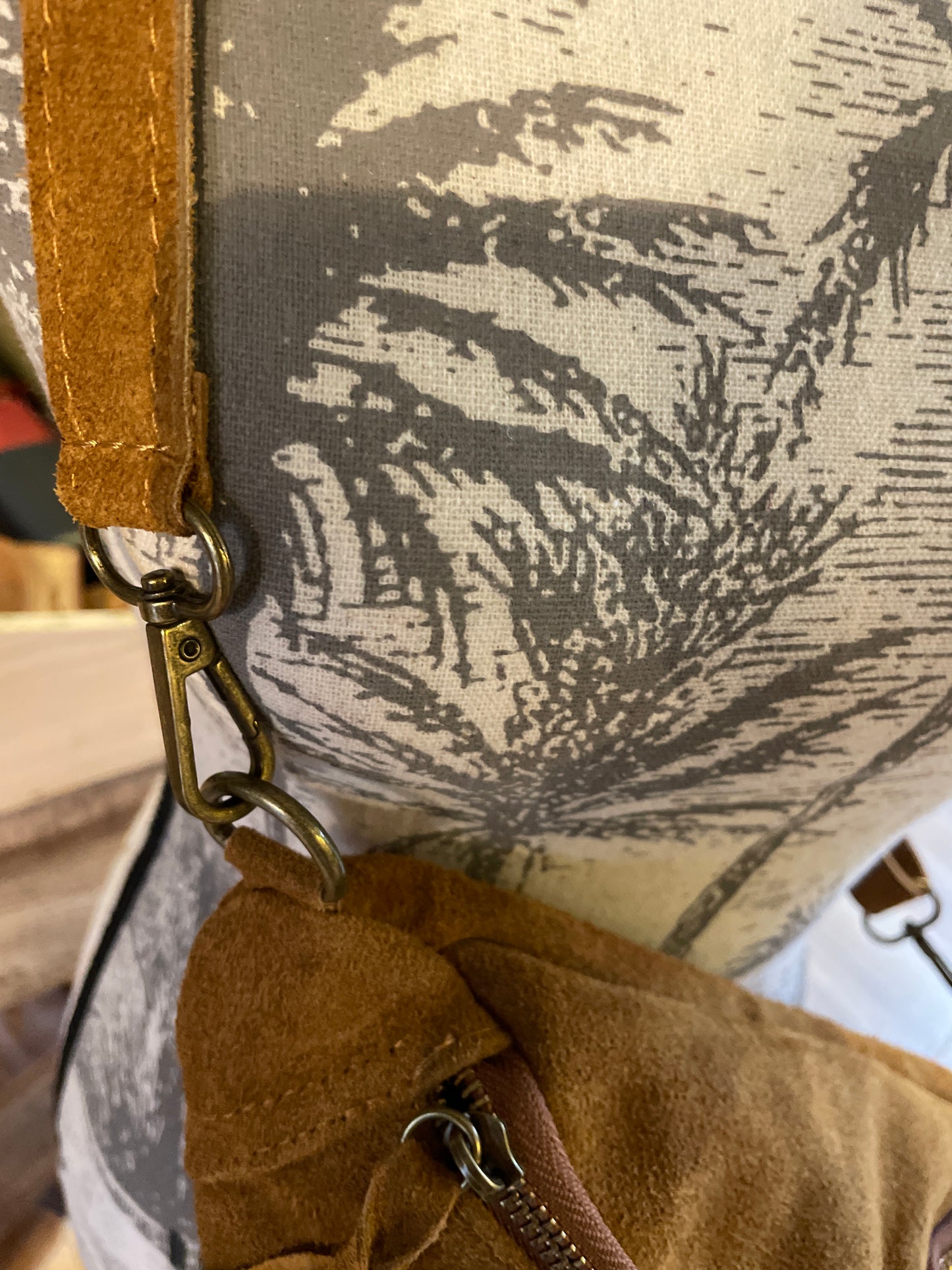 Banane Alda en daim coloris camel