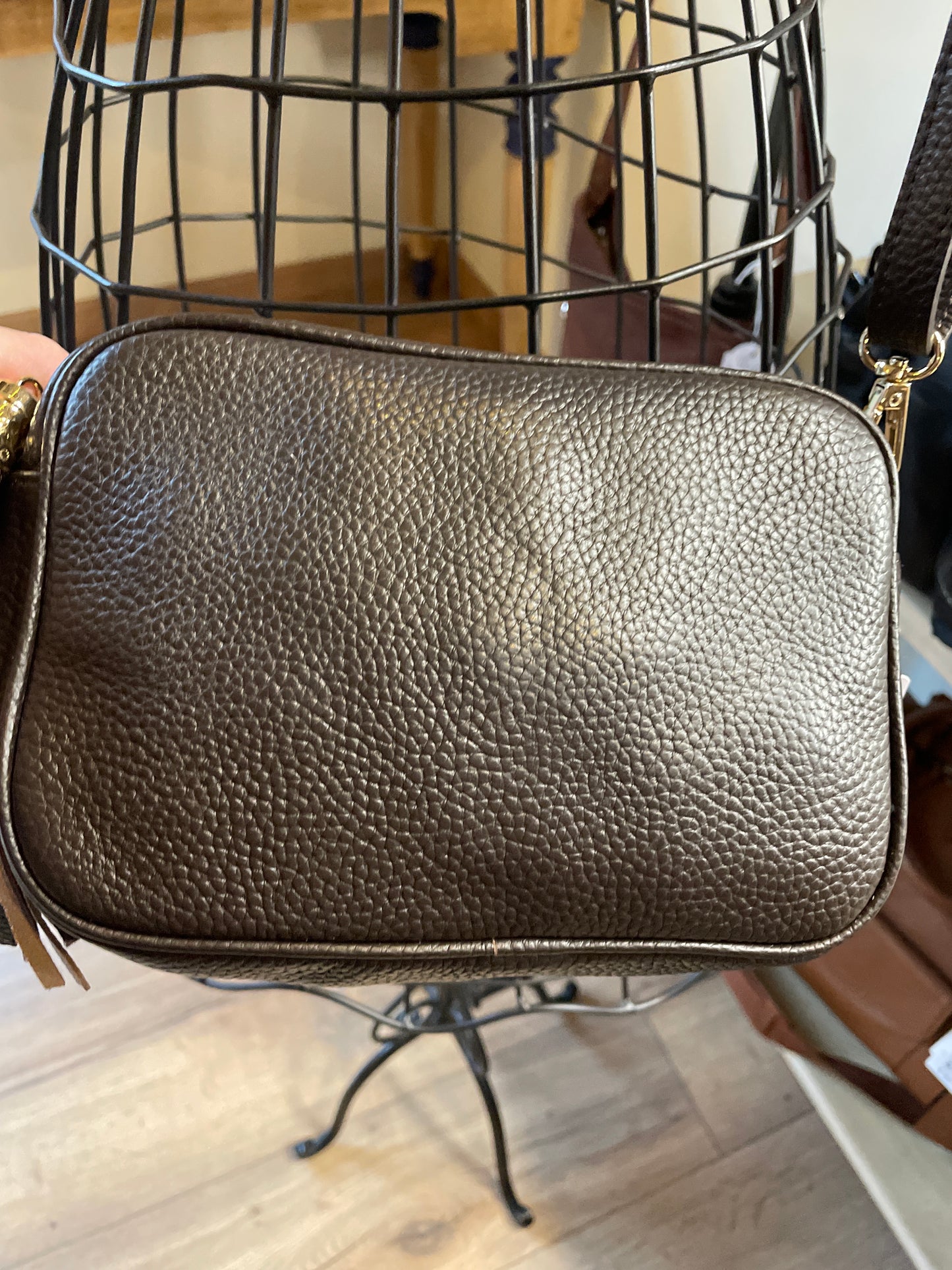 Sac Milena en cuir grainé Chocolat  format caméra (S)