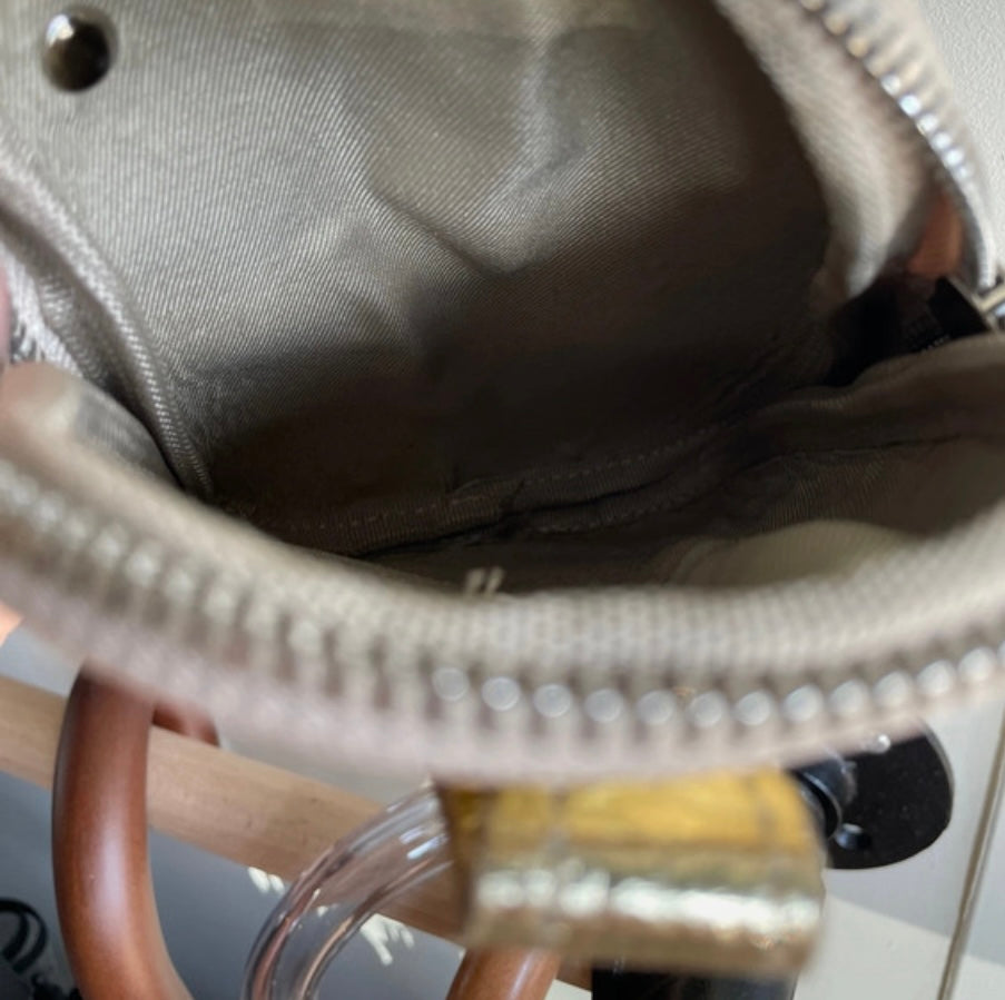 Porte téléphone en cuir irisé doré