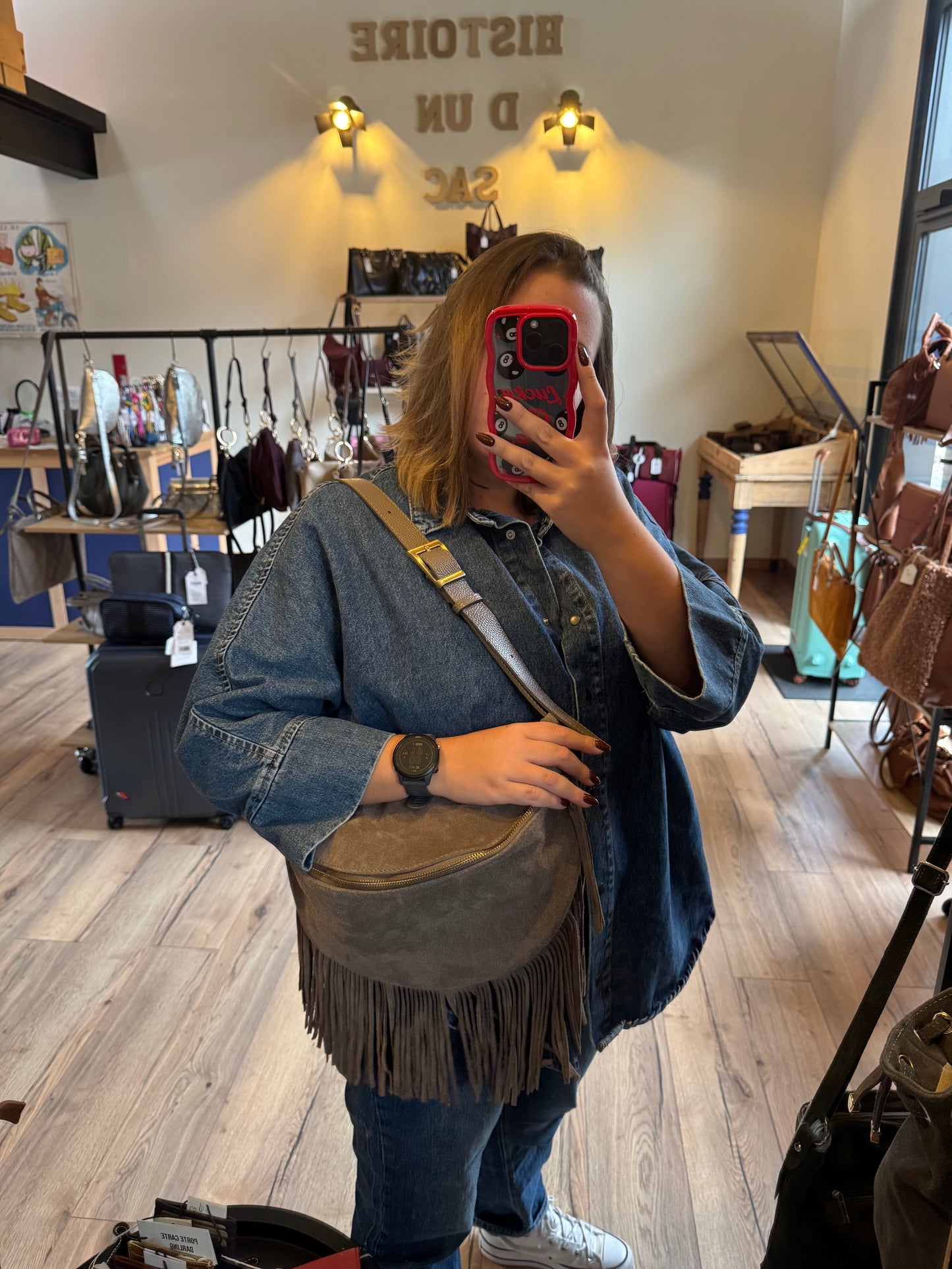 Banane Happy en daim et cuir avec franges coloris taupe