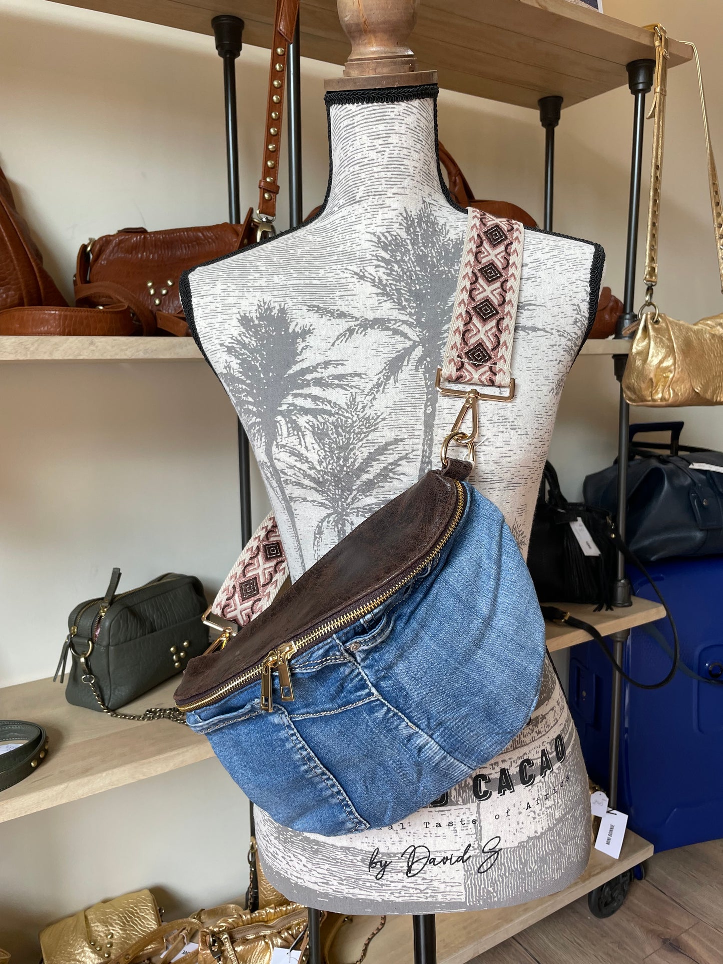Banane XL en jean et cuir (Romane)