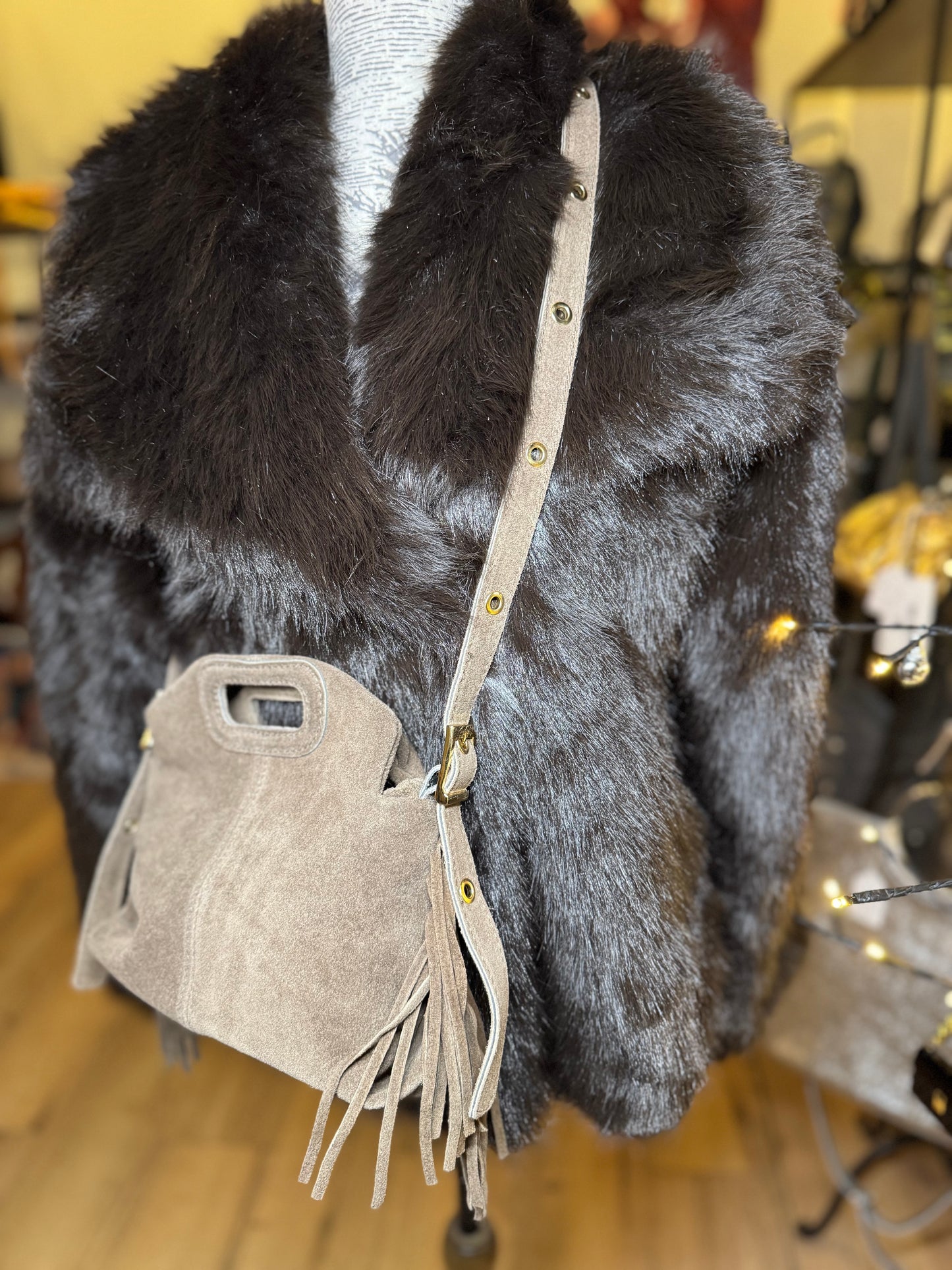 Sac Manon en daim et franges coloris taupe