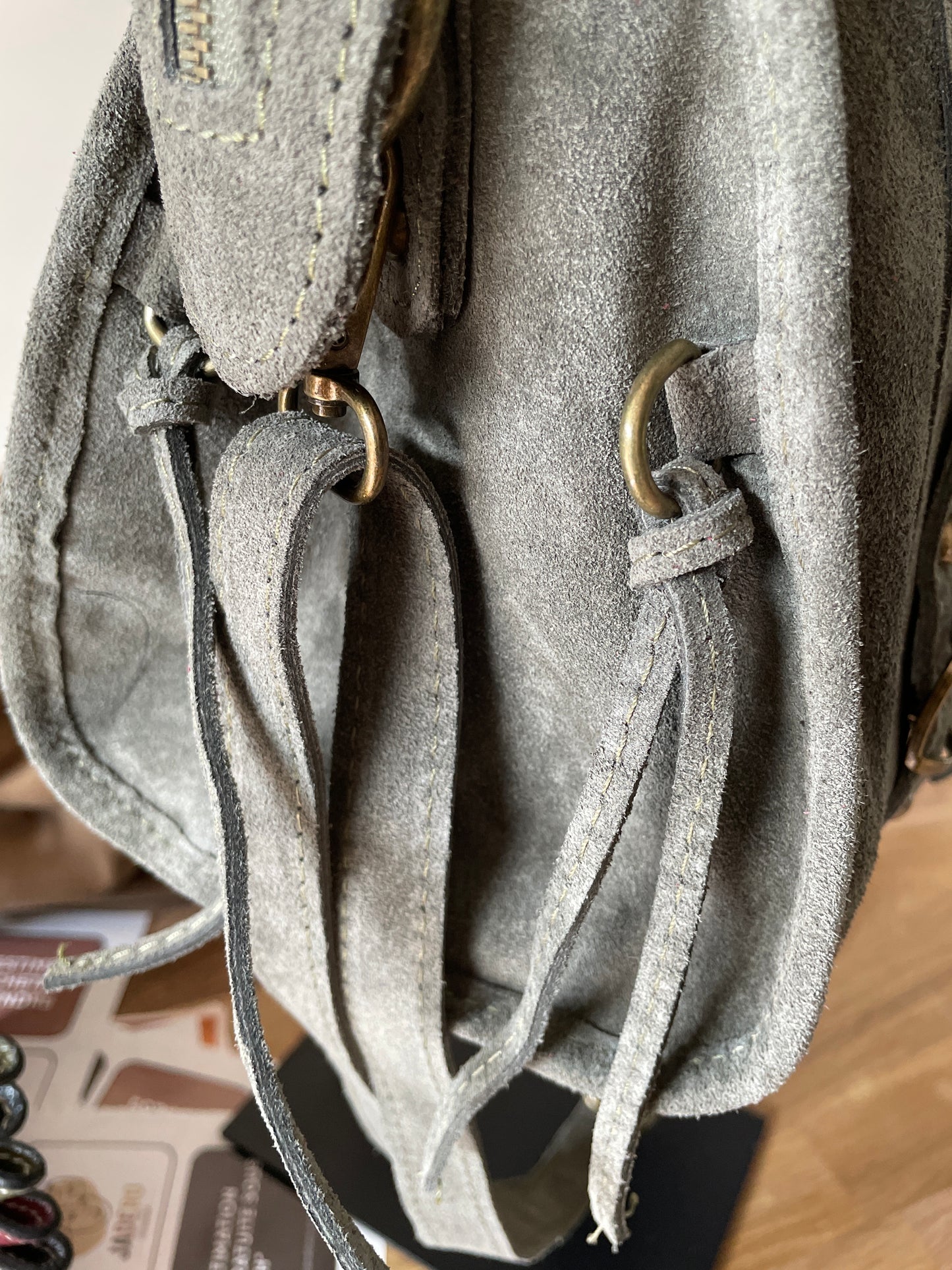 Sac Amandine moyen en cuir suédé (coloris kaki)