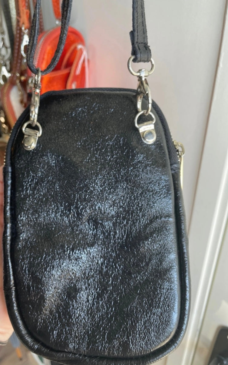 Porte téléphone en cuir irisé noir