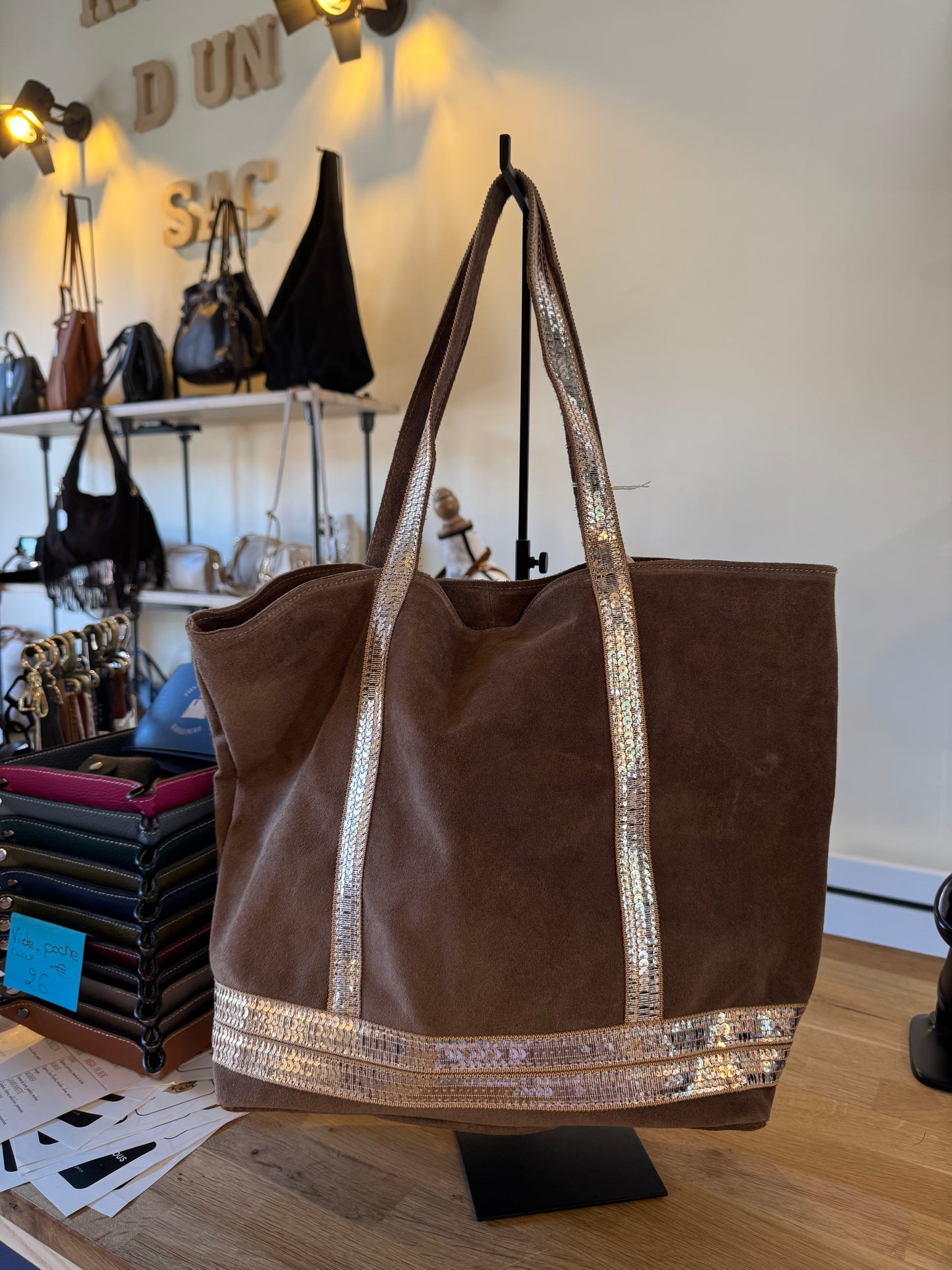 Sac cabas Lila en cuir suédé avec strass (coloris taupe)