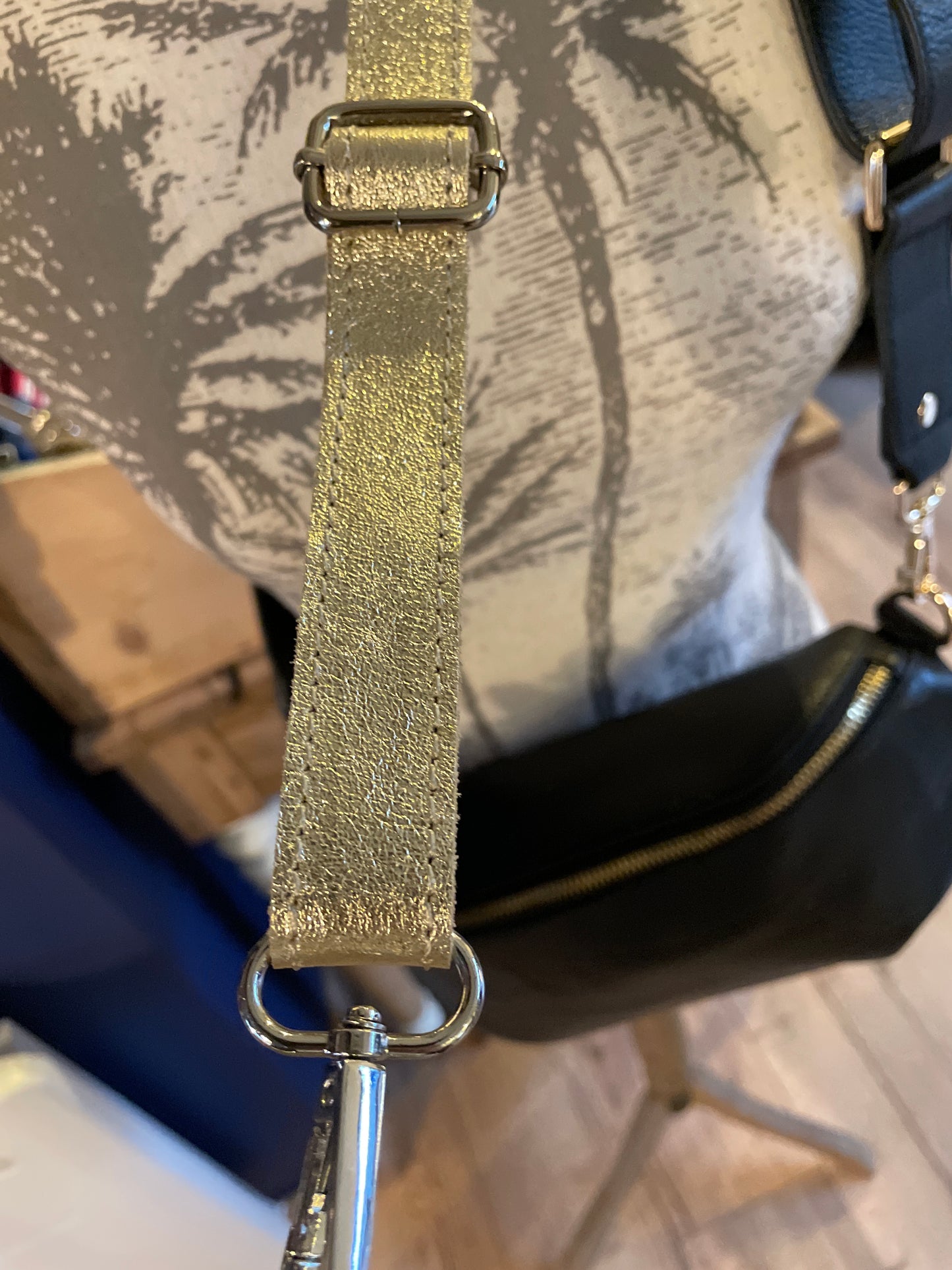 Banane xl en cuir irisé Or