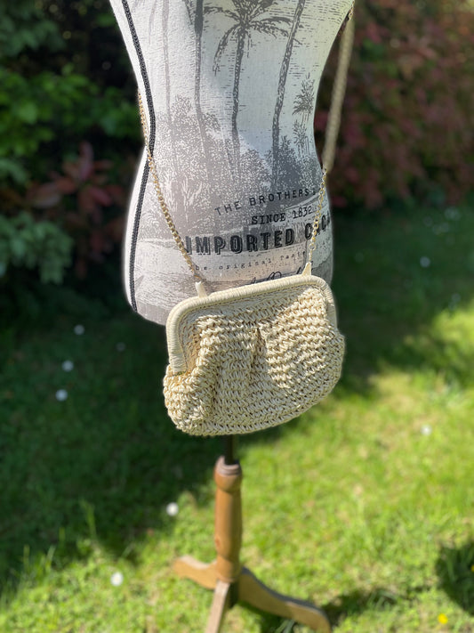 Sac/pochette ROMY beige à bandoulière en chaîne dorée amovible