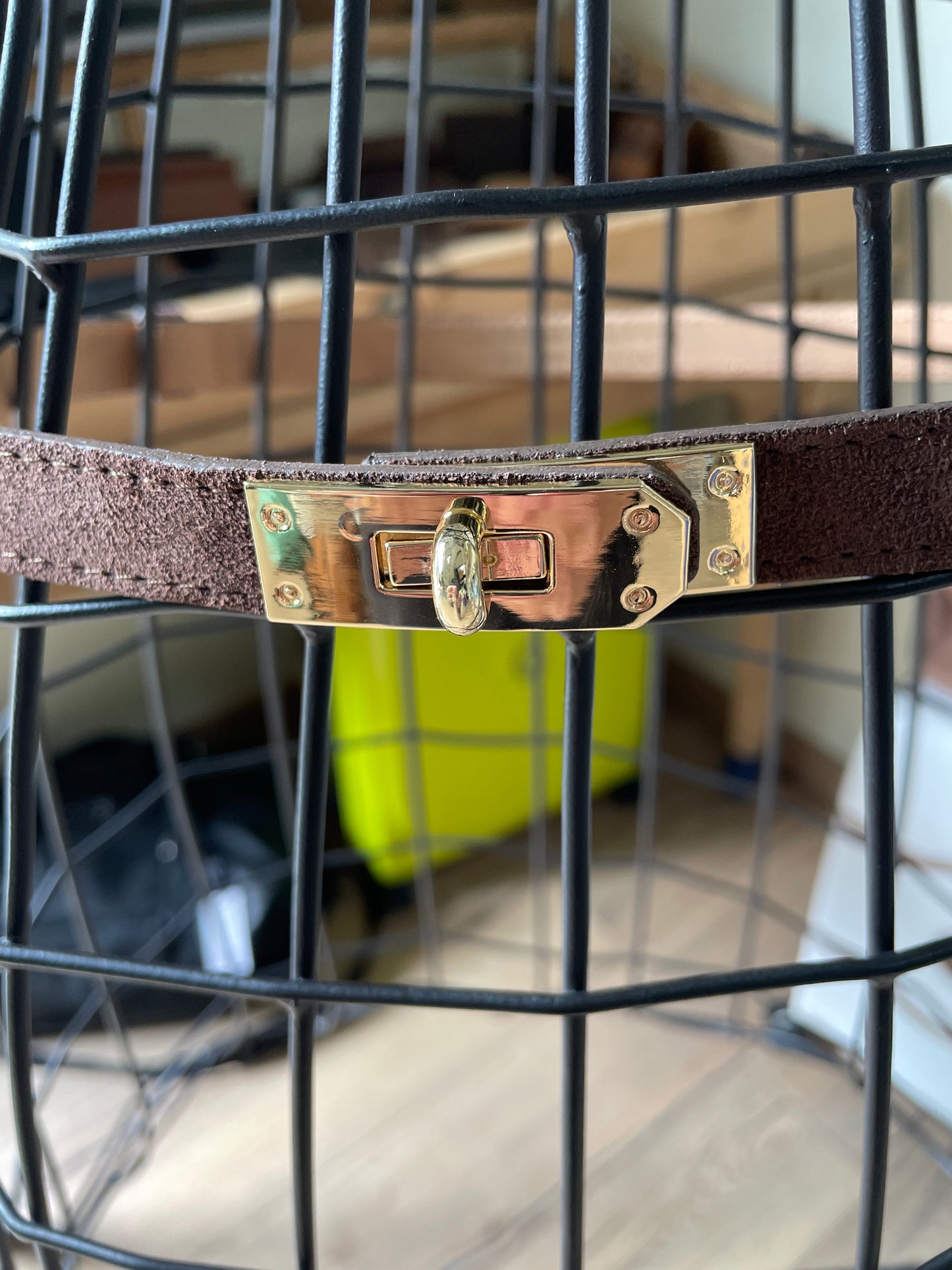 Fine ceinture Hanna en cuir suédé chocolat