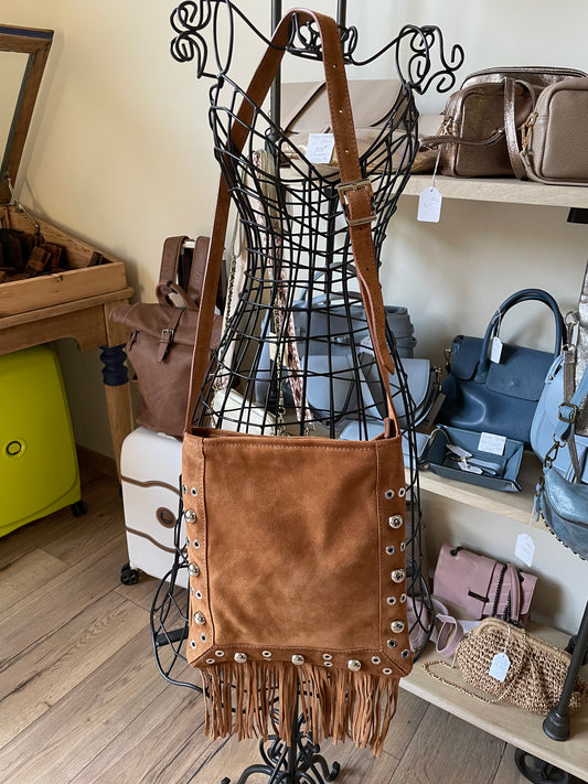 Sac Barbara en cuir suédé avec franges et rivets (coloris camel)
