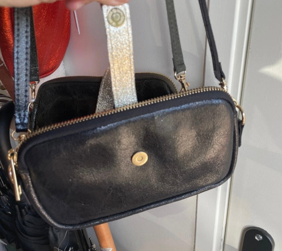 Porte téléphone en cuir noir et doré