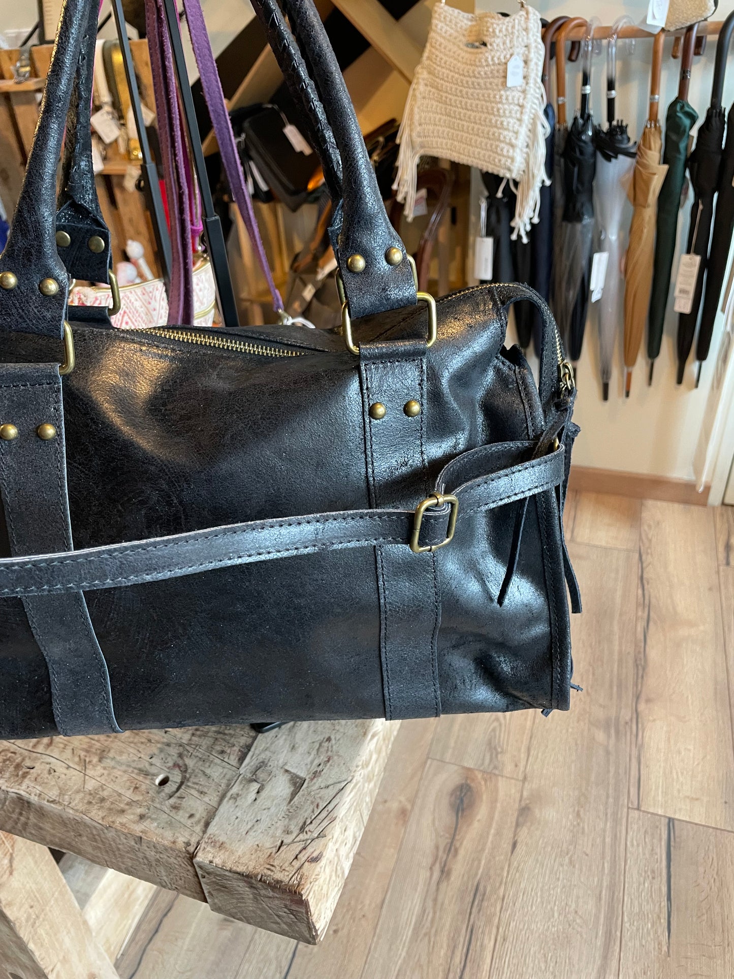 Sac Amandine en cuir noir mat - grand format