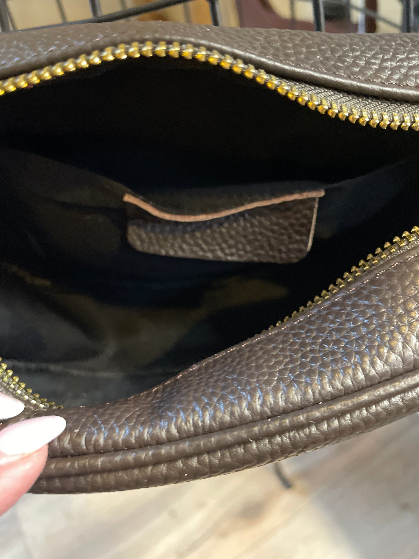 Sac Milena en cuir grainé Chocolat  format caméra (S)