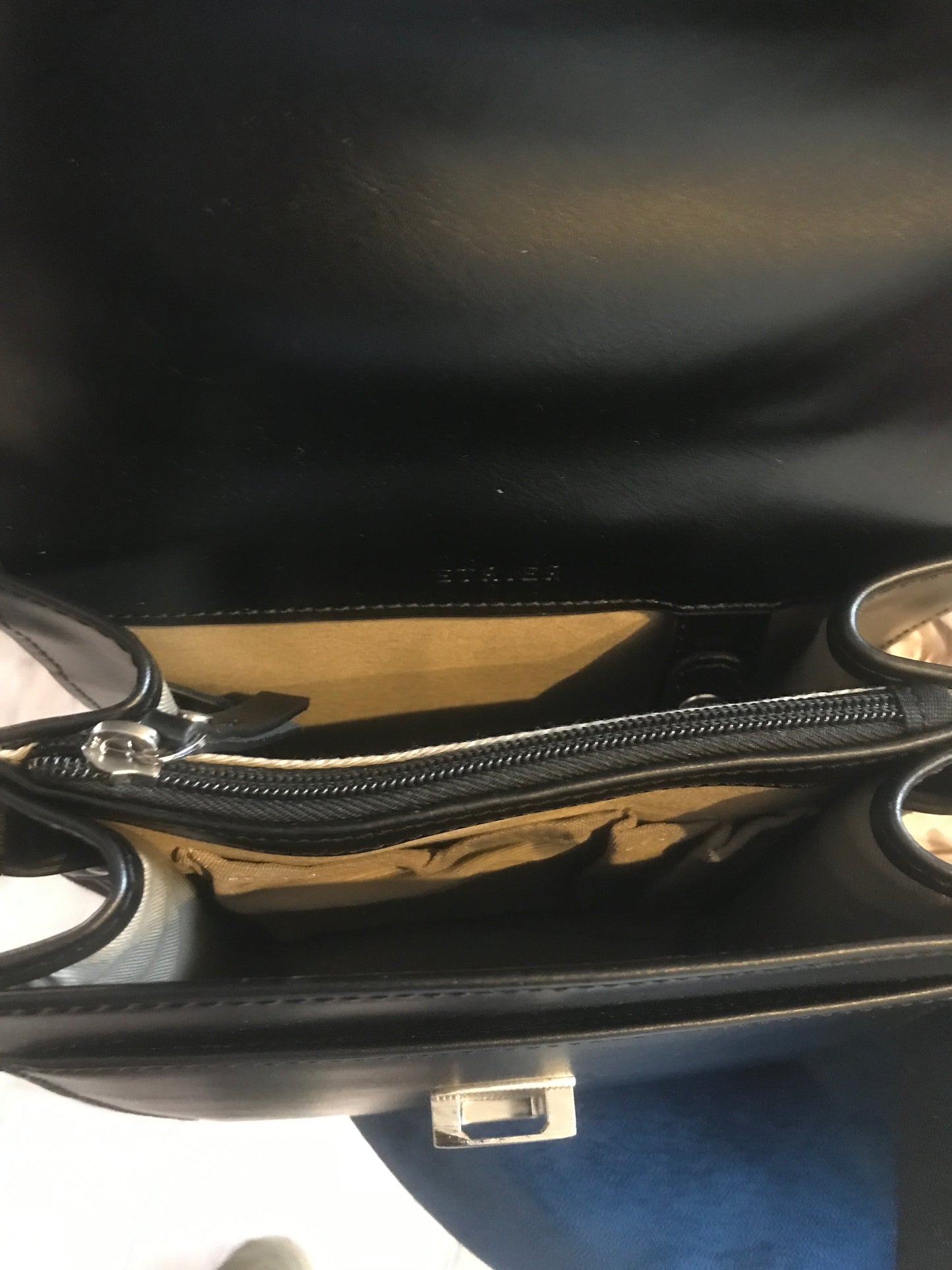 Sac bandoulière en cuir au look vintage ligne CROSTA coloris noir - Étrier