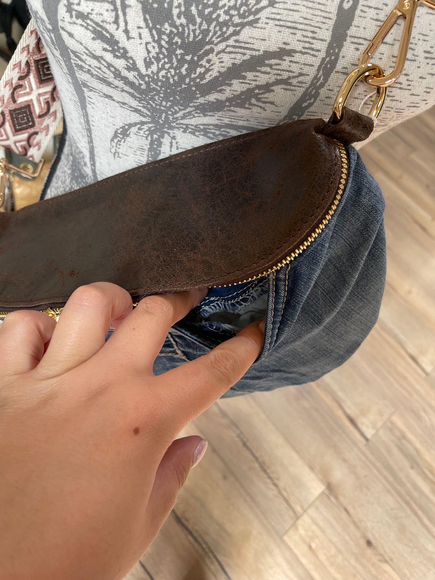 Banane XL en jean et cuir (Romane)