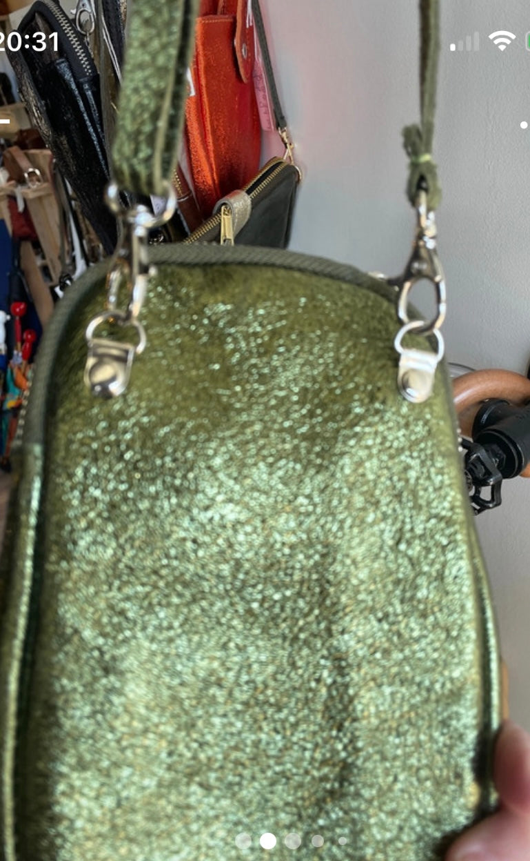 Porte téléphone en cuir irisé vert kaki
