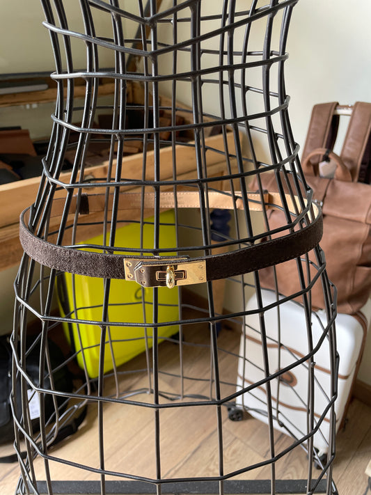 Fine ceinture Hanna en cuir suédé coloris Brun foncé