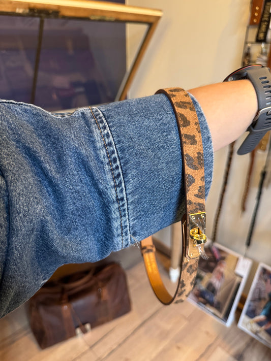 Ceinture Hanna en cuir suédé léopard