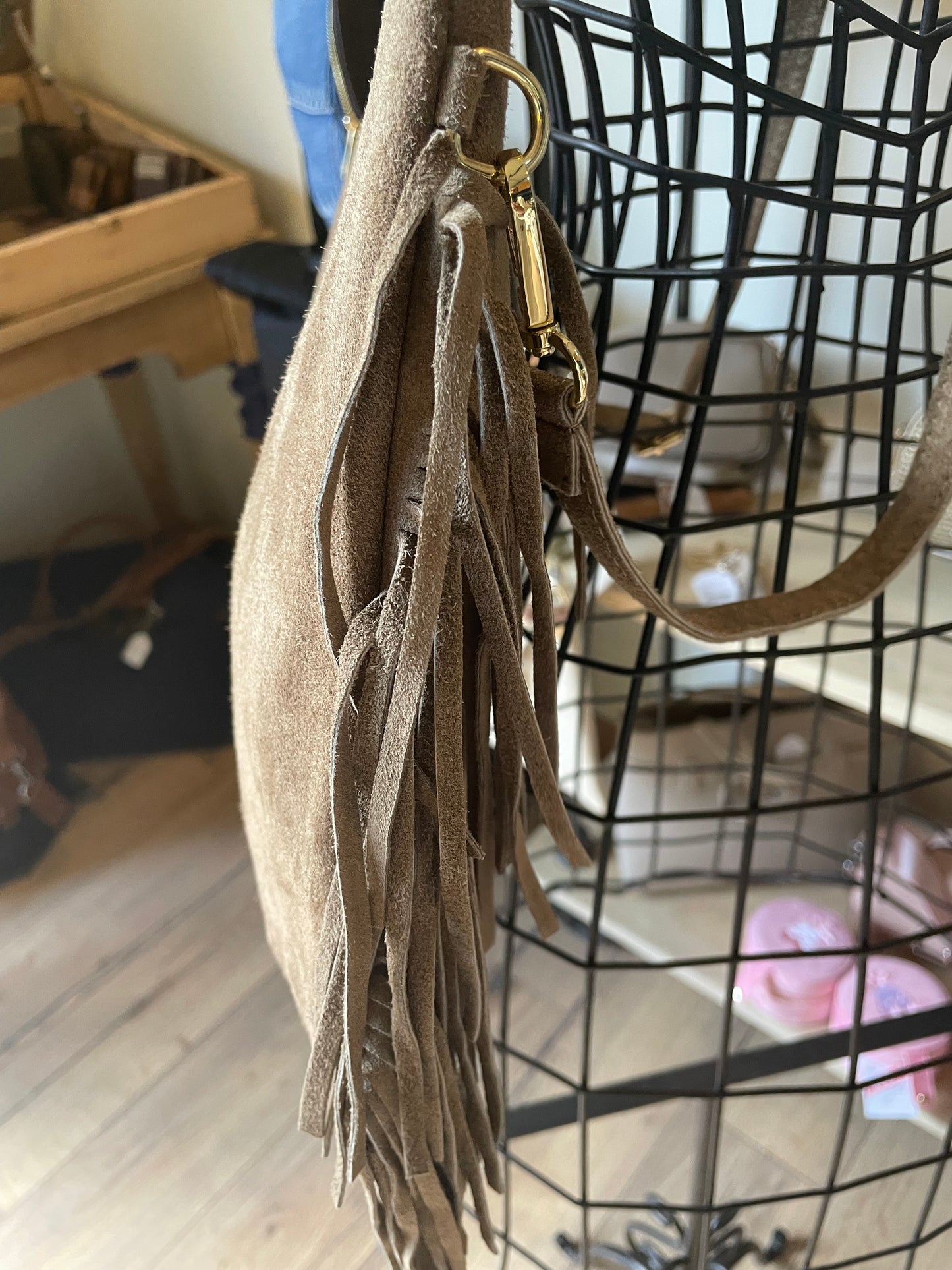 Sac Giulia en cuir suédé et franges (coloris taupe)