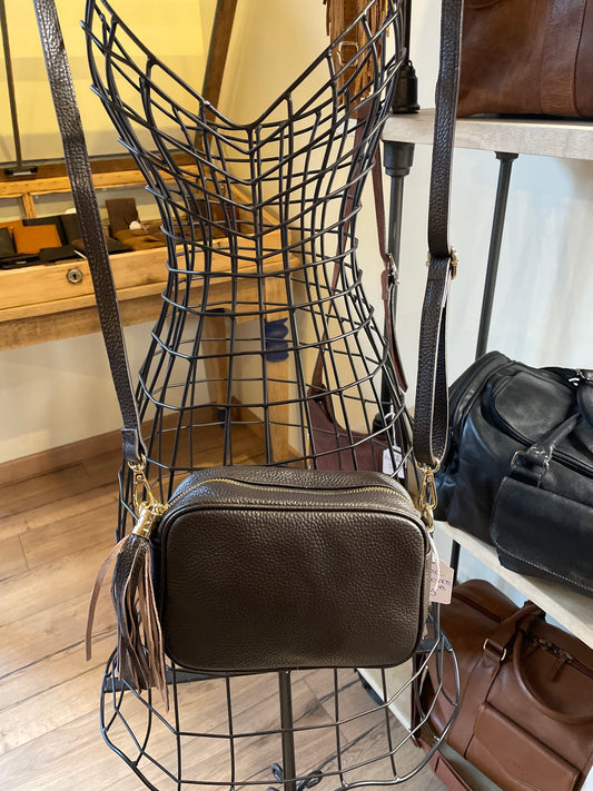 Sac Milena en cuir grainé Chocolat  format caméra (S)