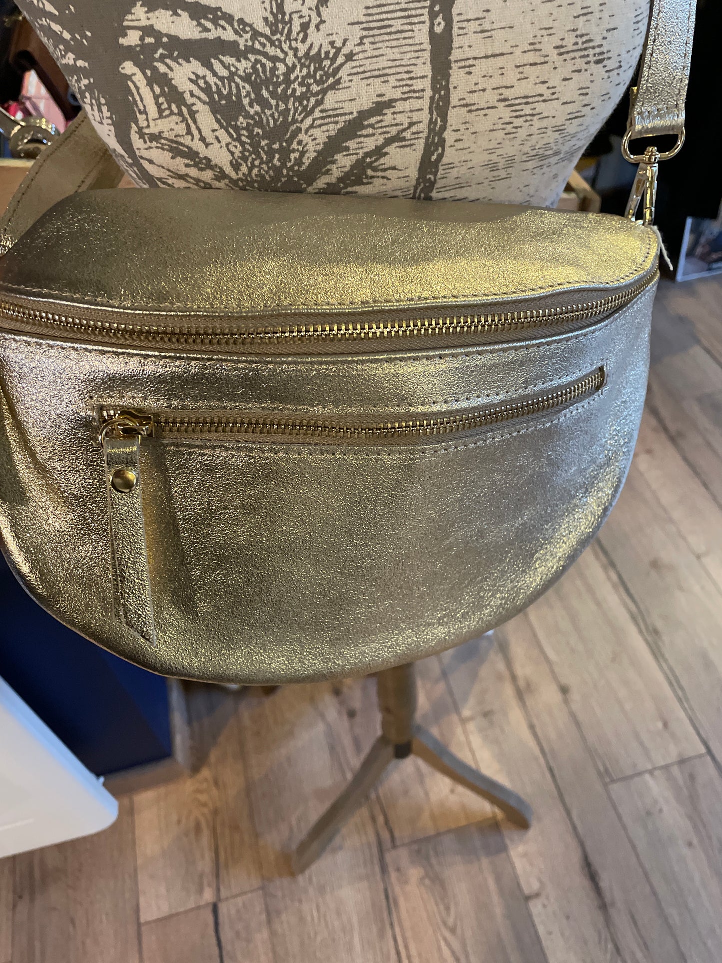 Banane xl en cuir irisé Or