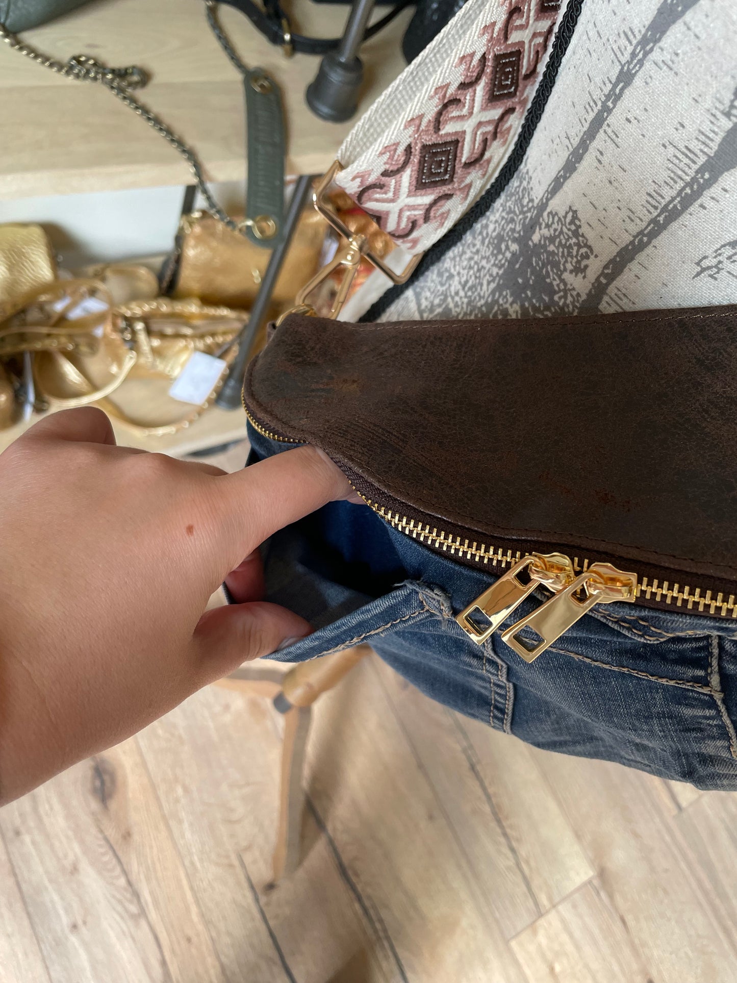 Banane XL en jean et cuir (Romane)