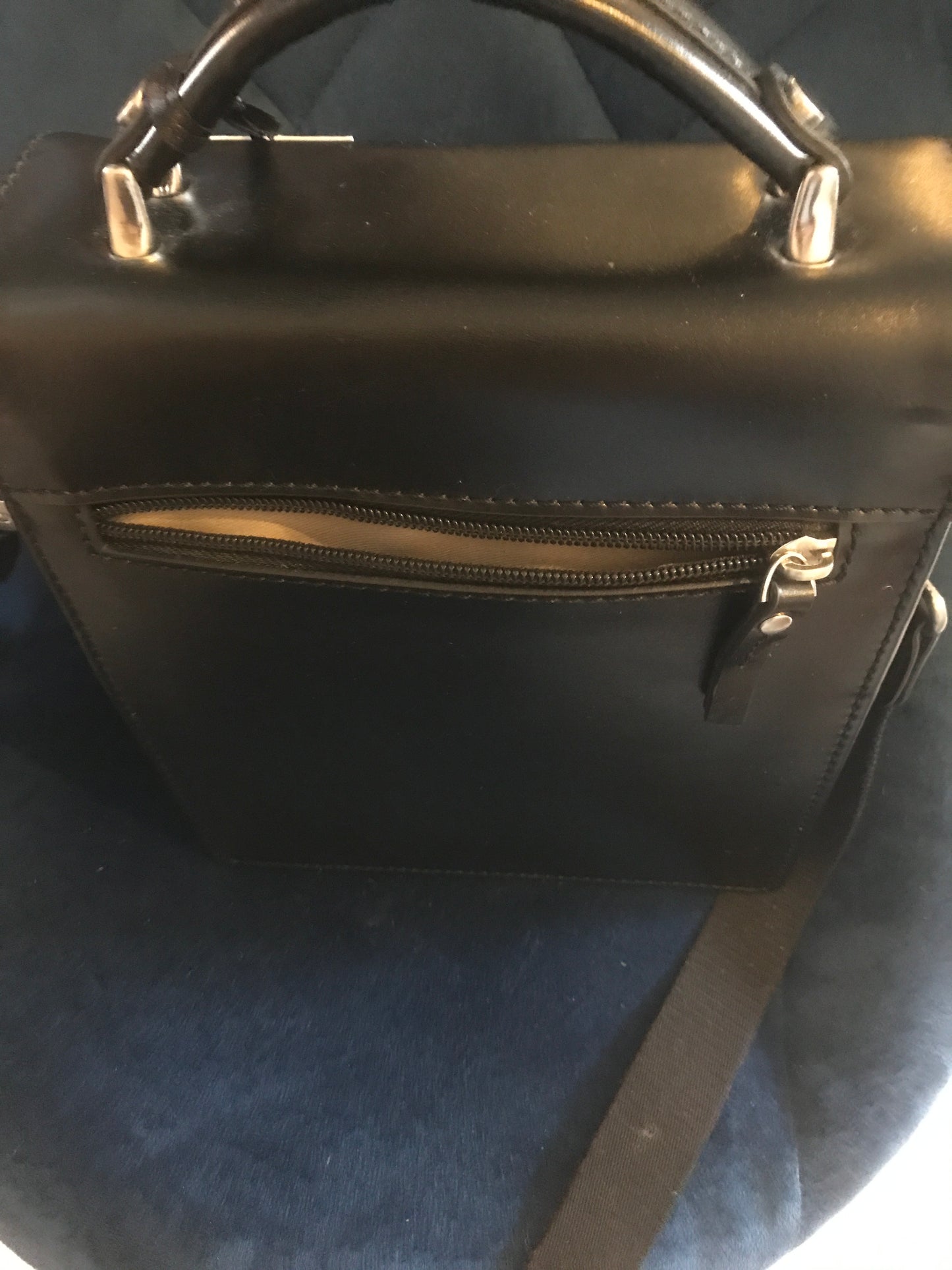 Sac bandoulière en cuir au look vintage ligne CROSTA coloris noir - Étrier