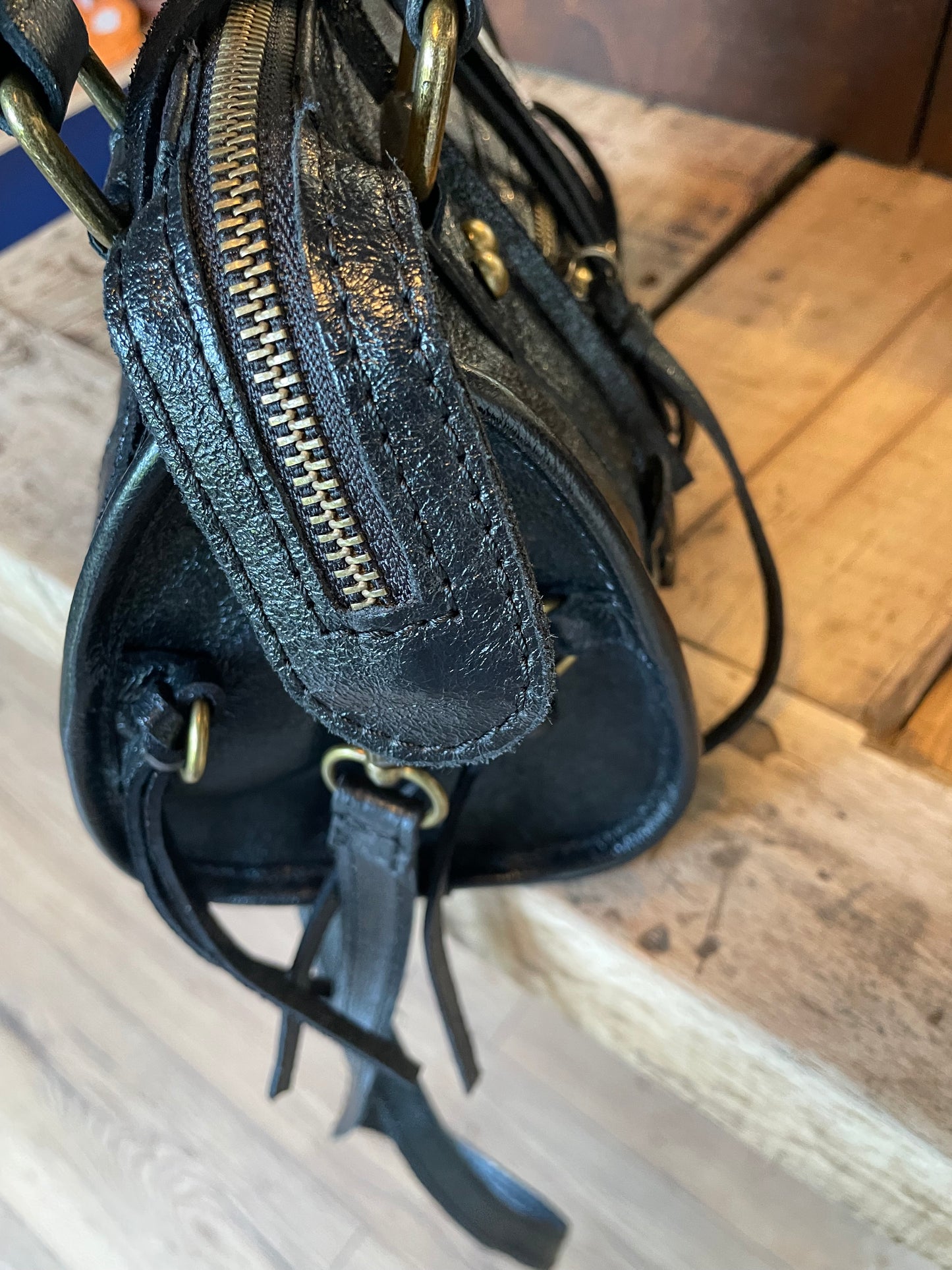 Sac Amandine mini en cuir noir irisé