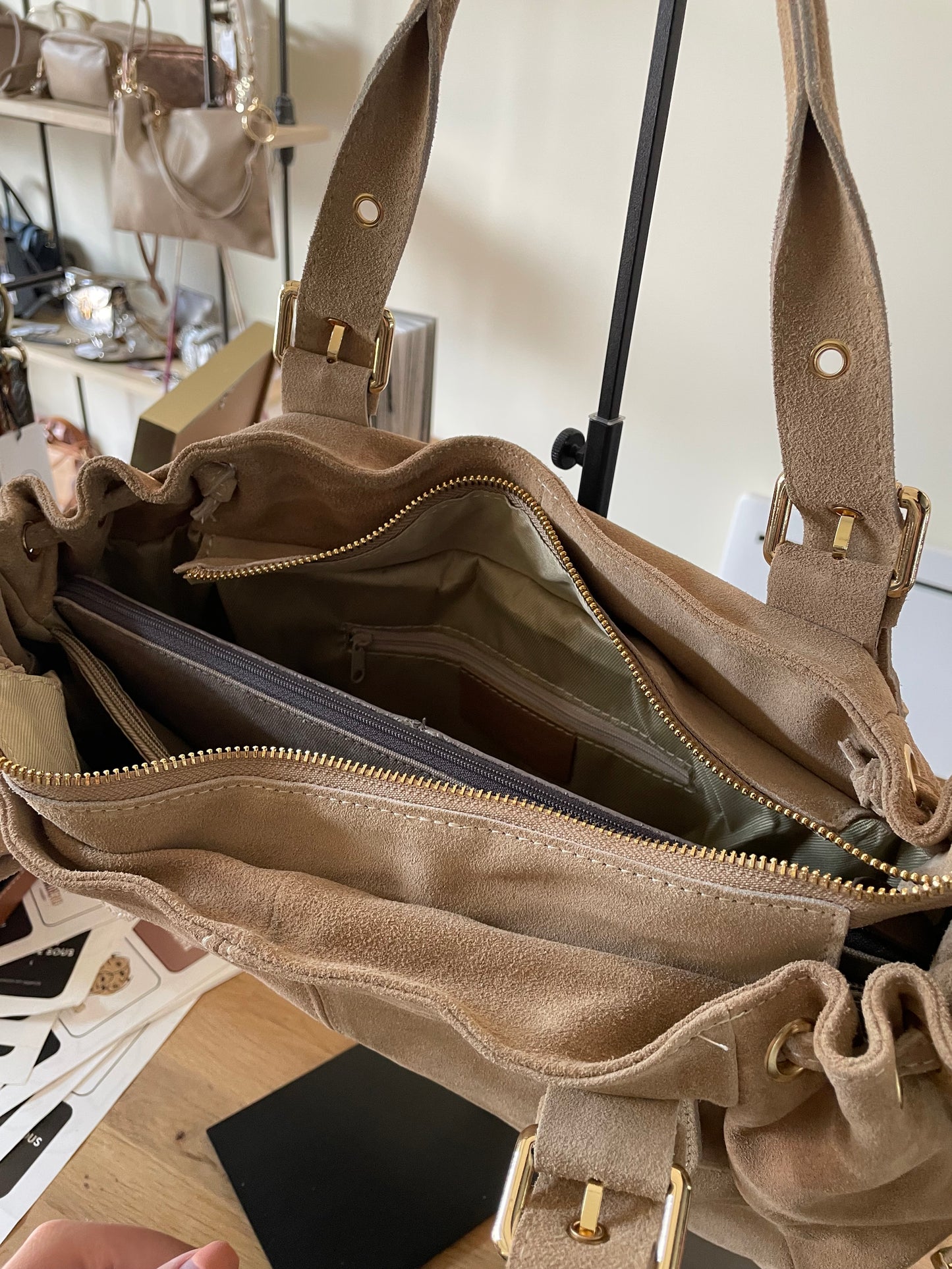 Sac Carla en cuir suédé (coloris taupe)