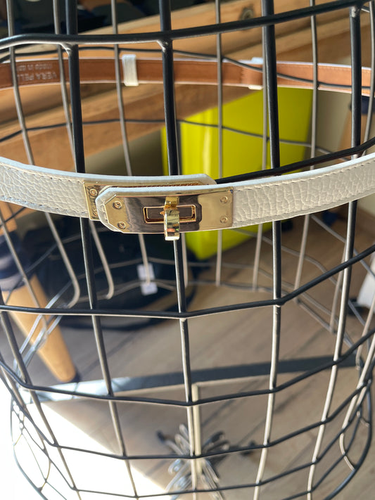 Fine ceinture Hanna en cuir grainé blanc